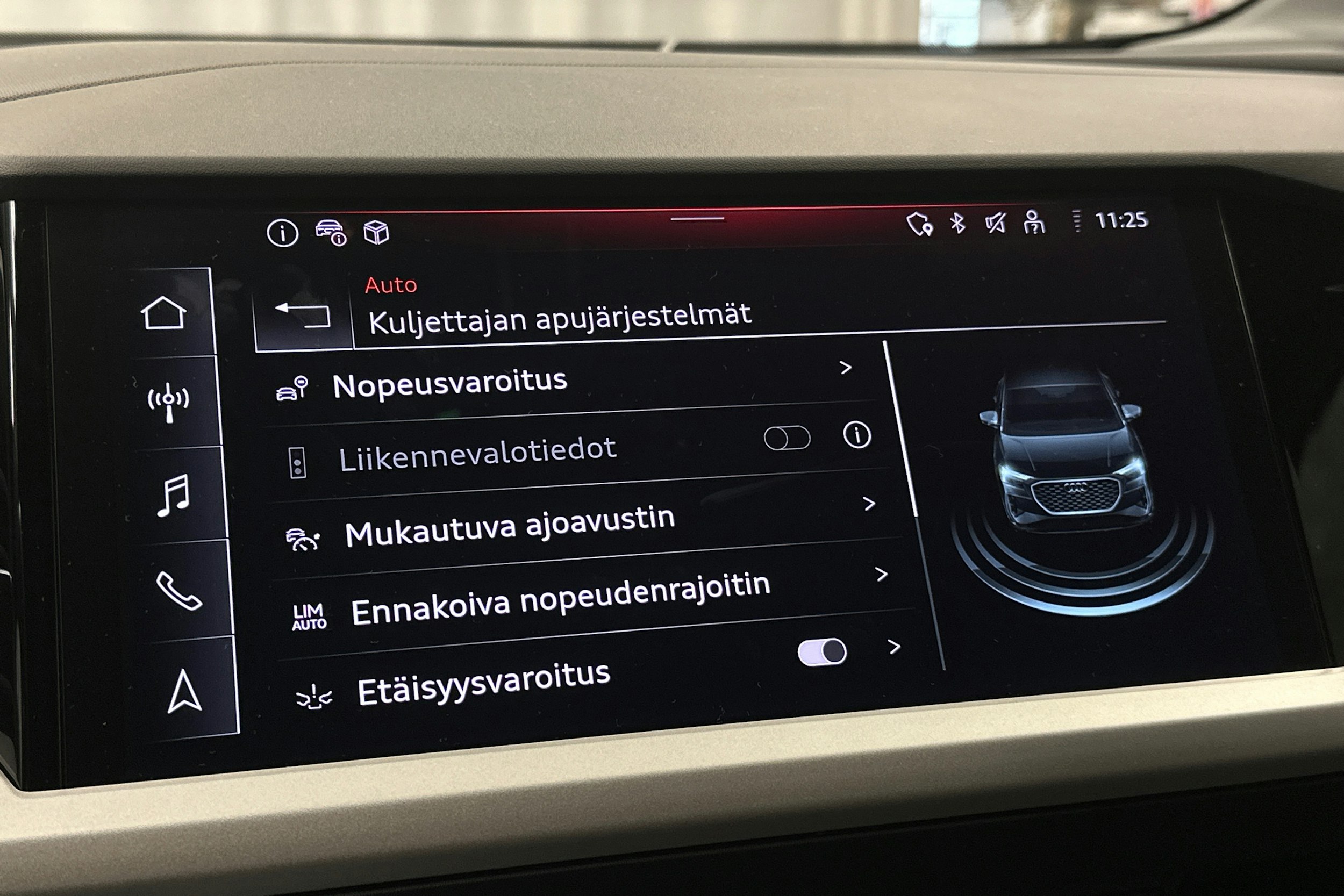 valkoinen Audi Q4 e-tron 2024 kuva 26.