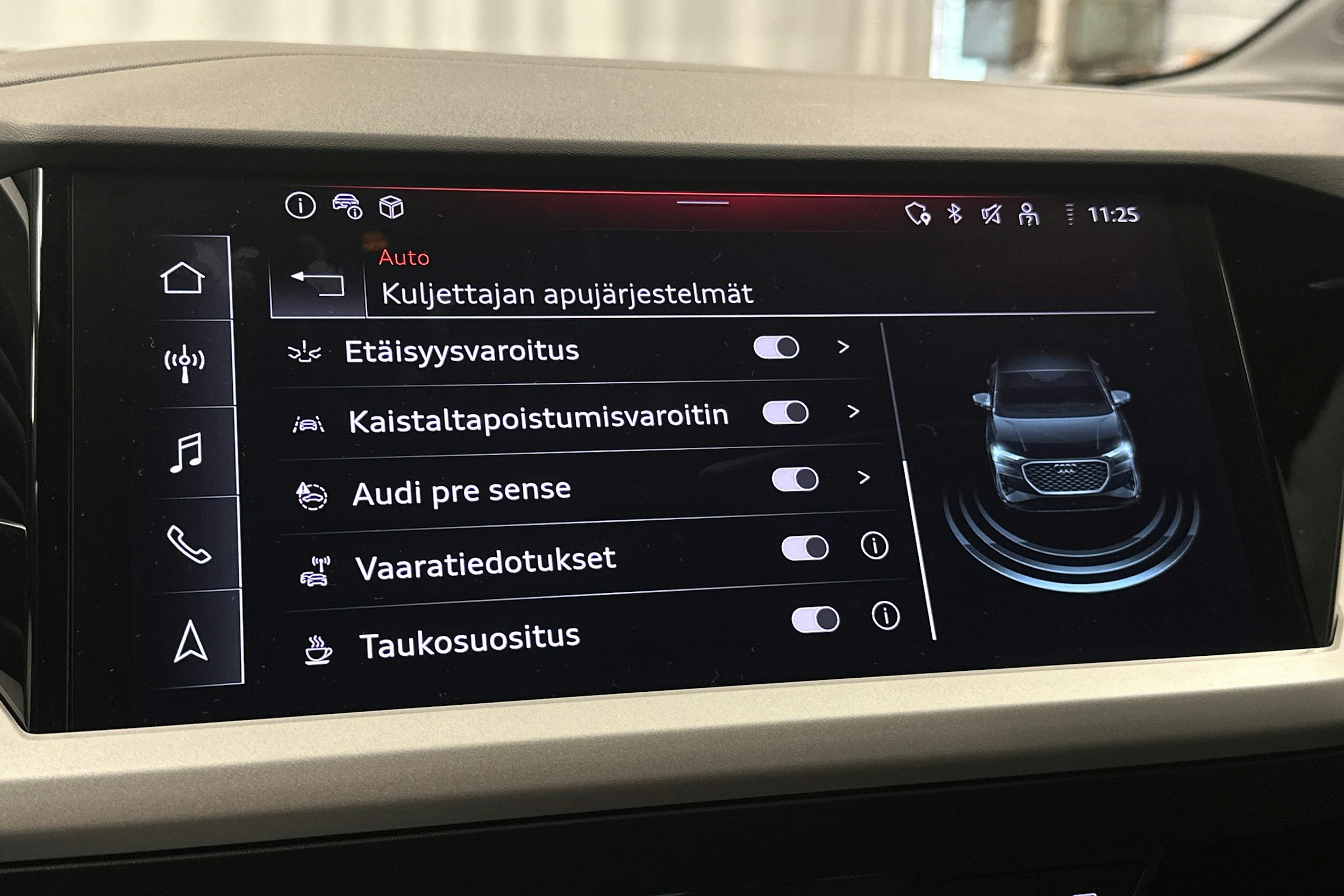 valkoinen Audi Q4 e-tron 2024 kuva 27.