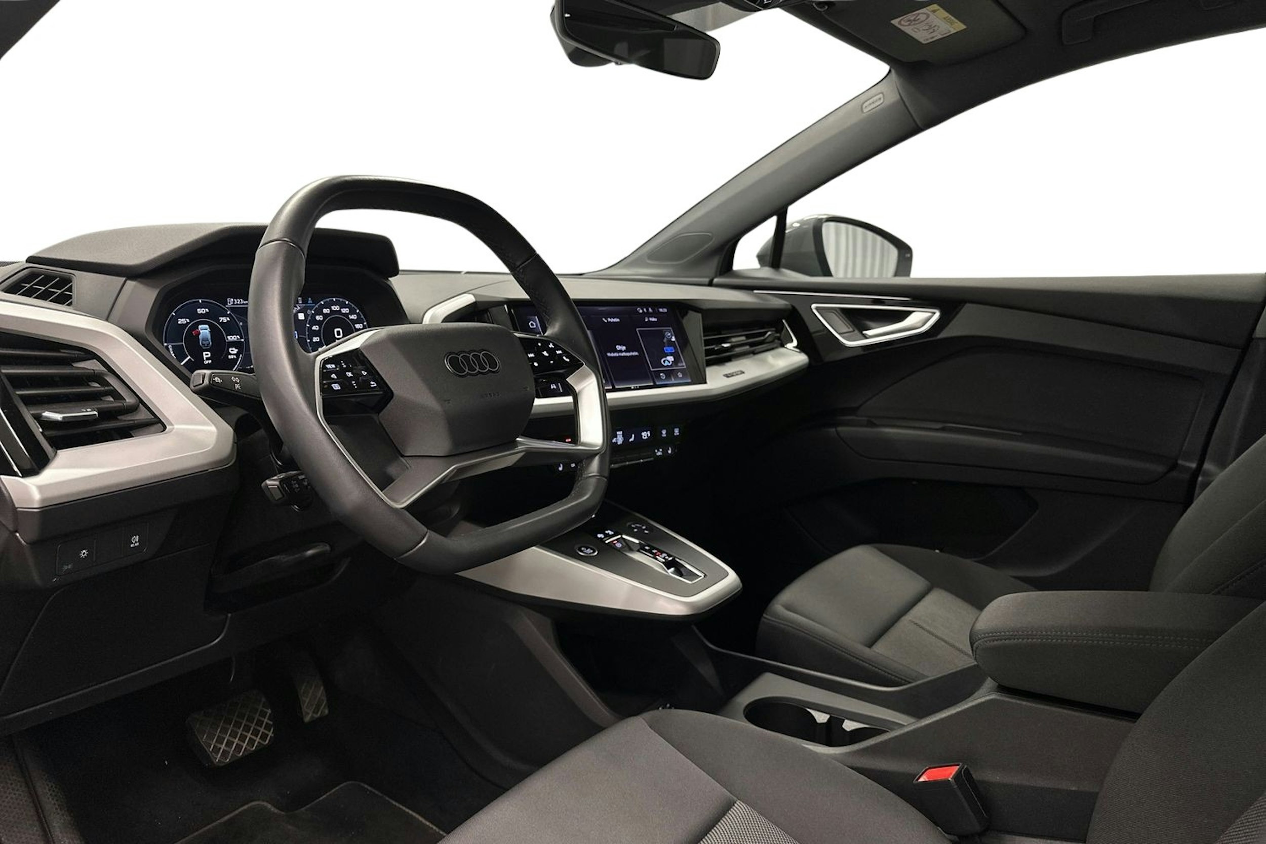 harmaa Audi Q4 e-tron 2024 kuva 6.