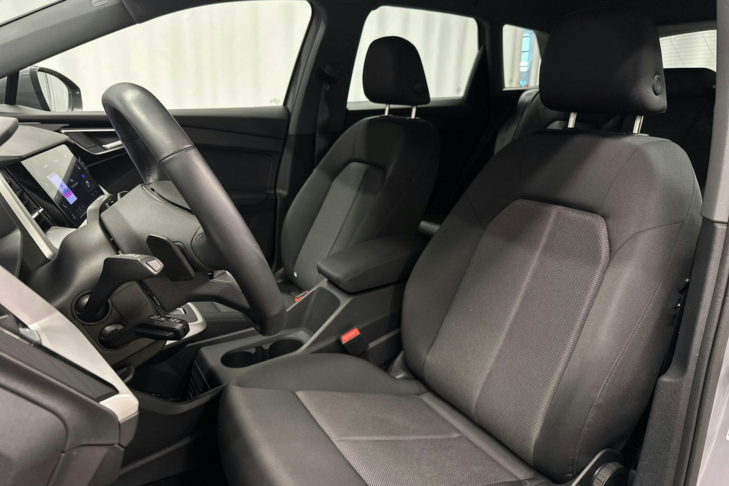 harmaa Audi Q4 e-tron 2024 kuva 13.