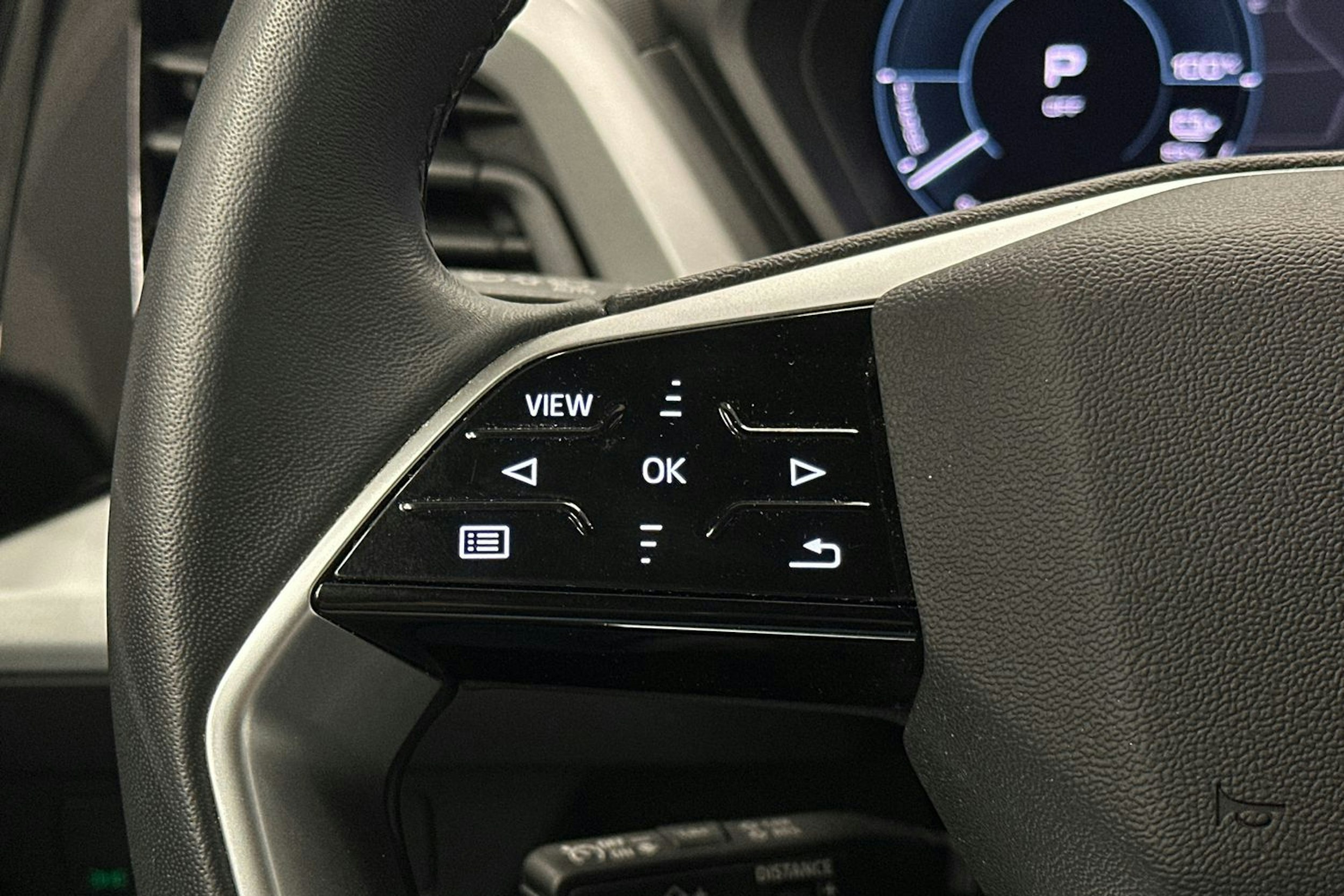 harmaa Audi Q4 e-tron 2024 kuva 15.