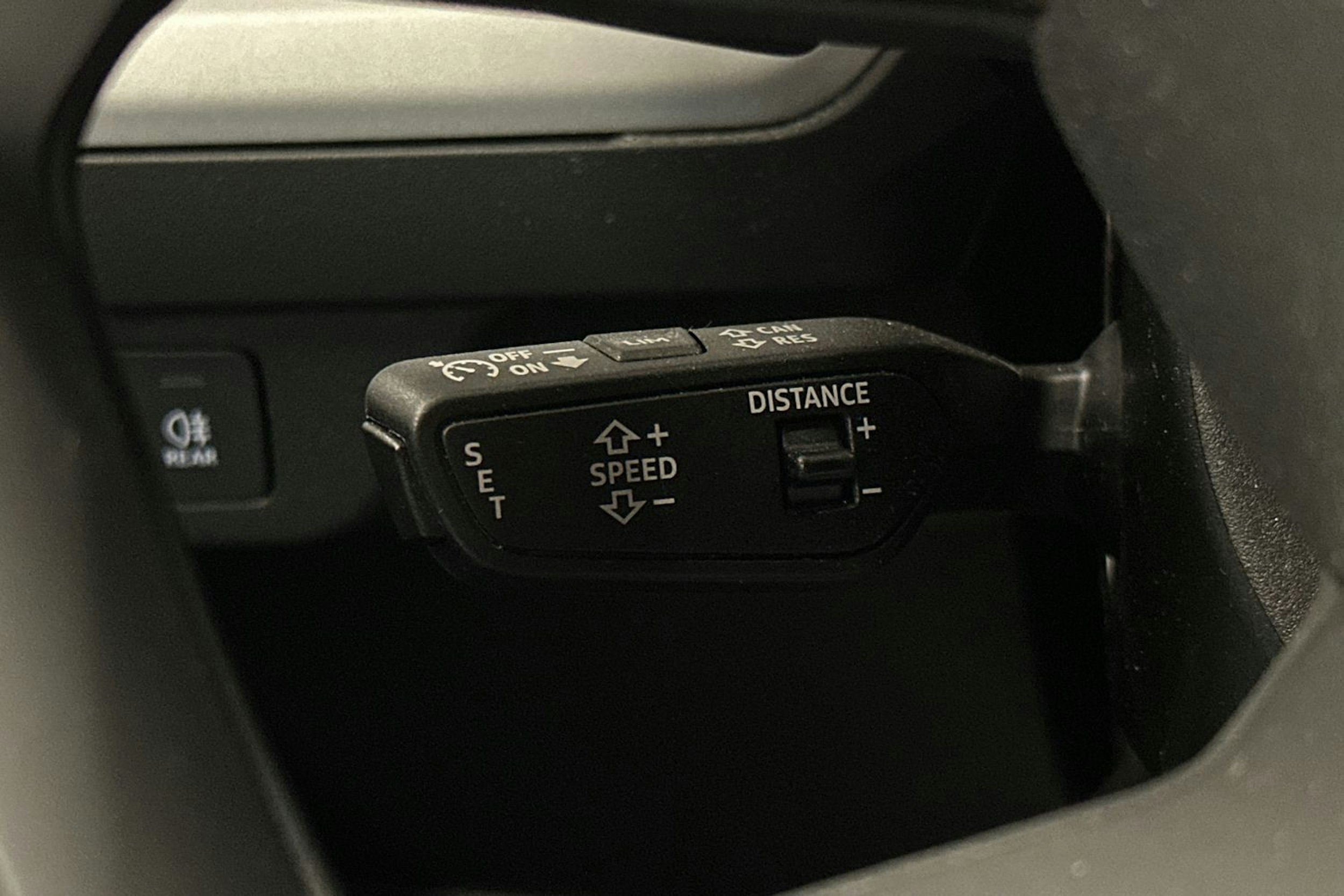 harmaa Audi Q4 e-tron 2024 kuva 17.