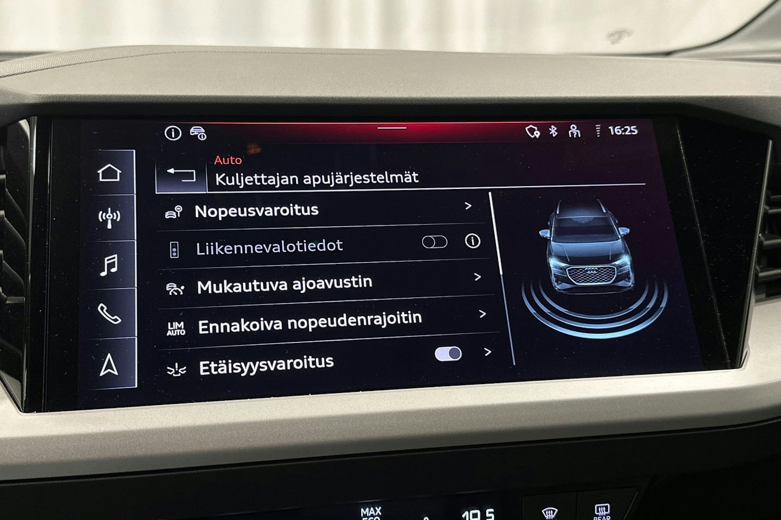 harmaa Audi Q4 e-tron 2024 kuva 23.