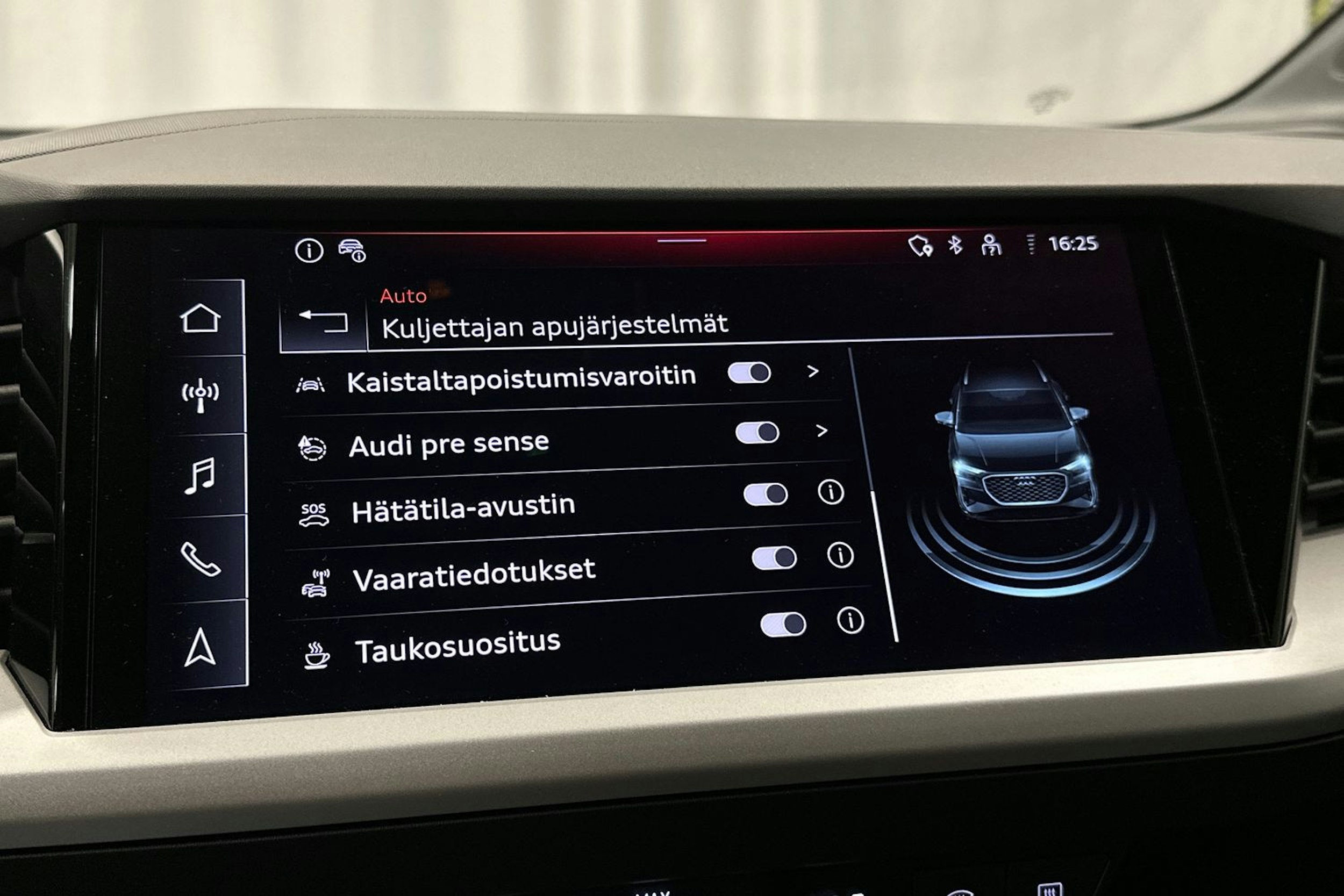harmaa Audi Q4 e-tron 2024 kuva 24.