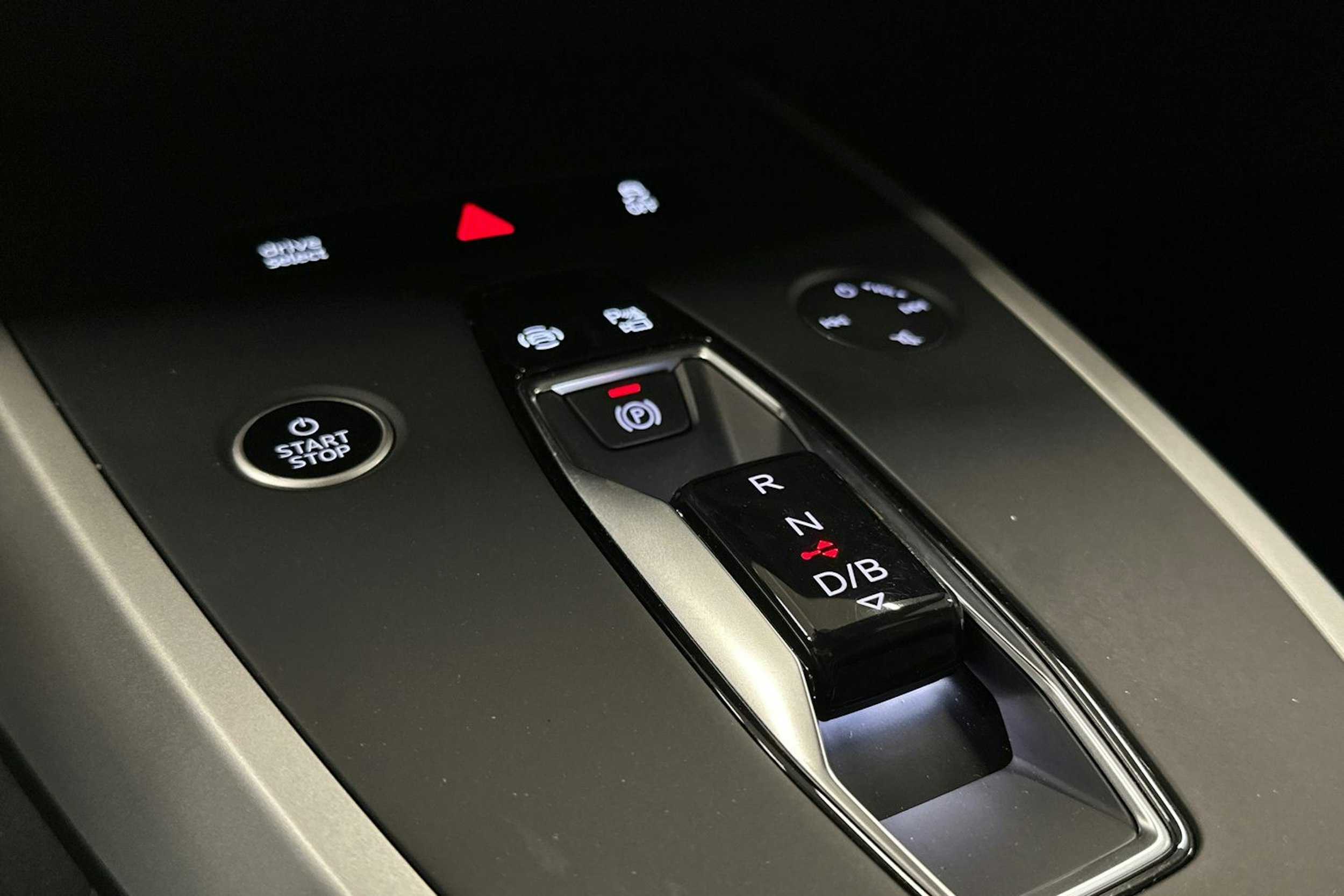 harmaa Audi Q4 e-tron 2024 kuva 27.