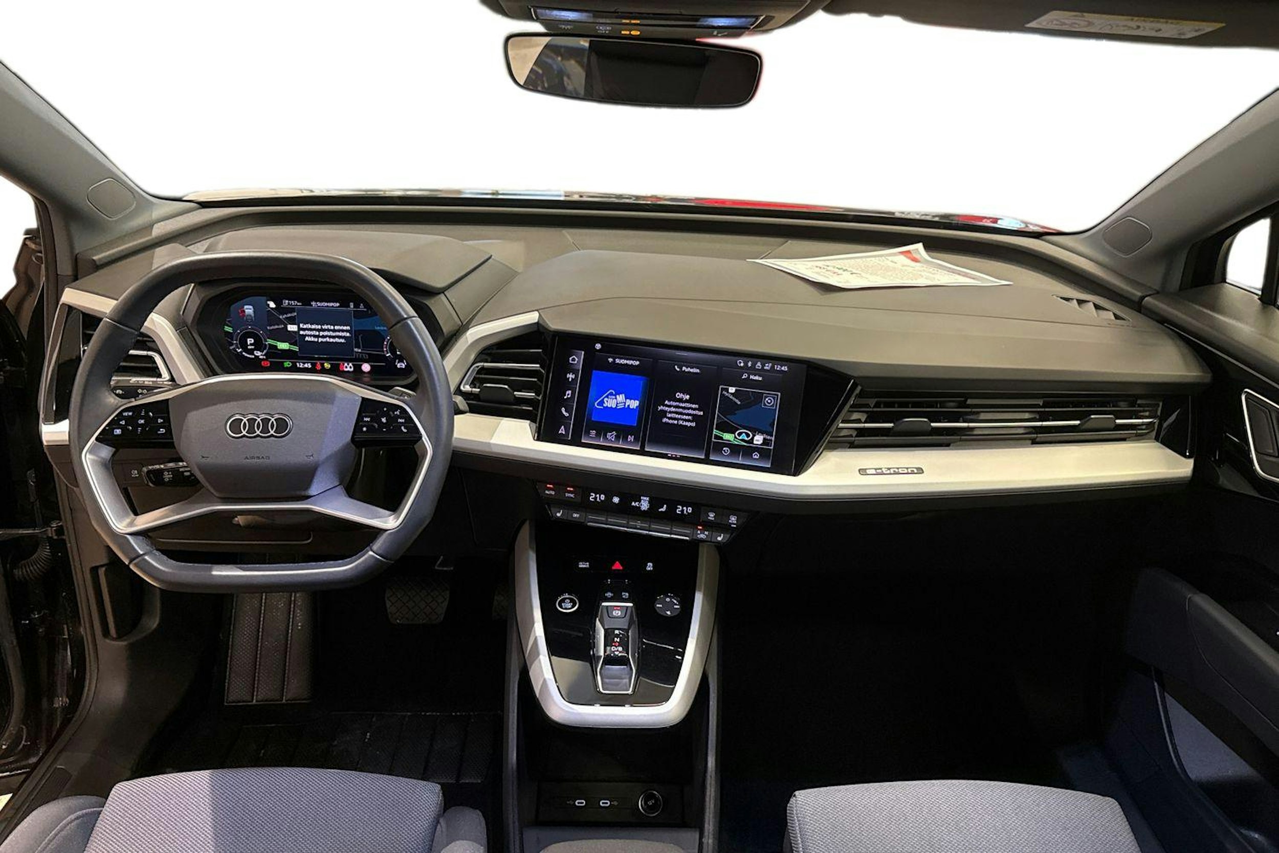 Musta Audi Q4 e-tron 2024 kuva 9.