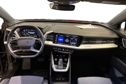 Musta Audi Q4 e-tron 2024 kuva 9.