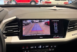 Musta Audi Q4 e-tron 2024 kuva 15.