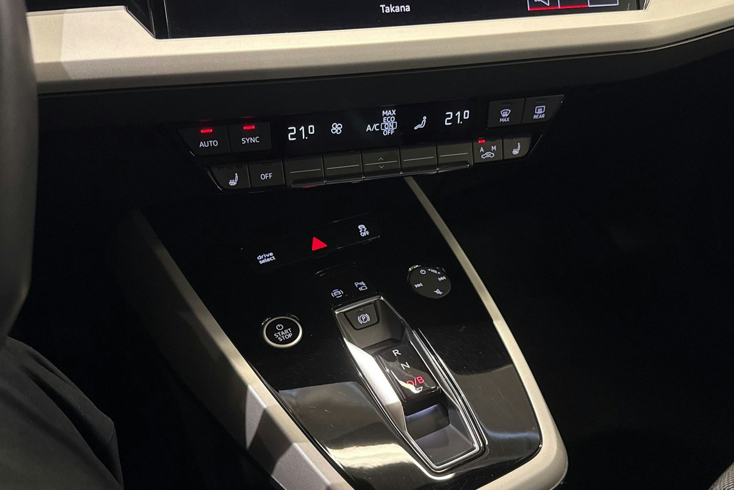 Musta Audi Q4 e-tron 2024 kuva 16.