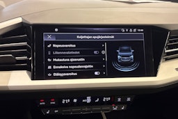 Musta Audi Q4 e-tron 2024 kuva 17.