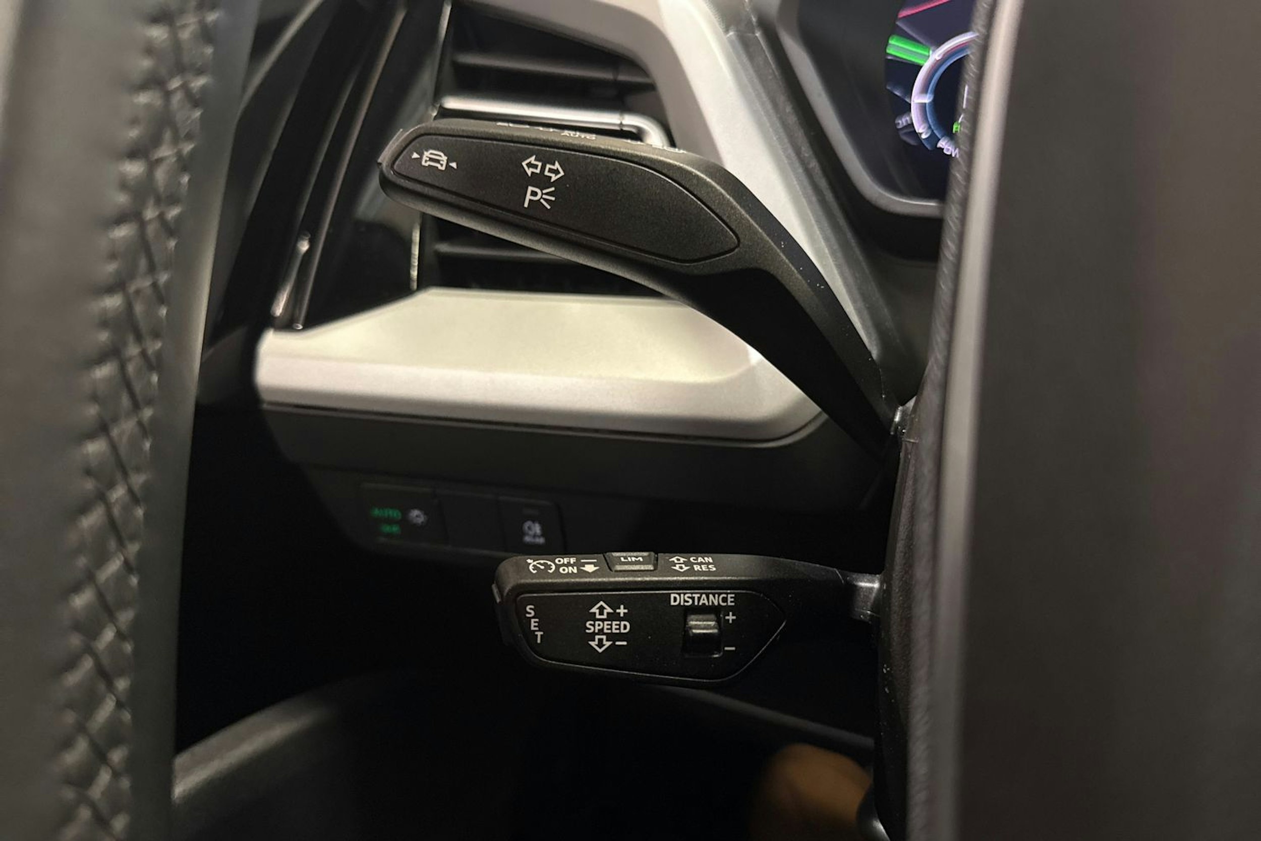 Musta Audi Q4 e-tron 2024 kuva 18.