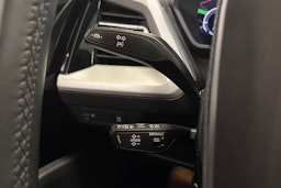 Musta Audi Q4 e-tron 2024 kuva 18.