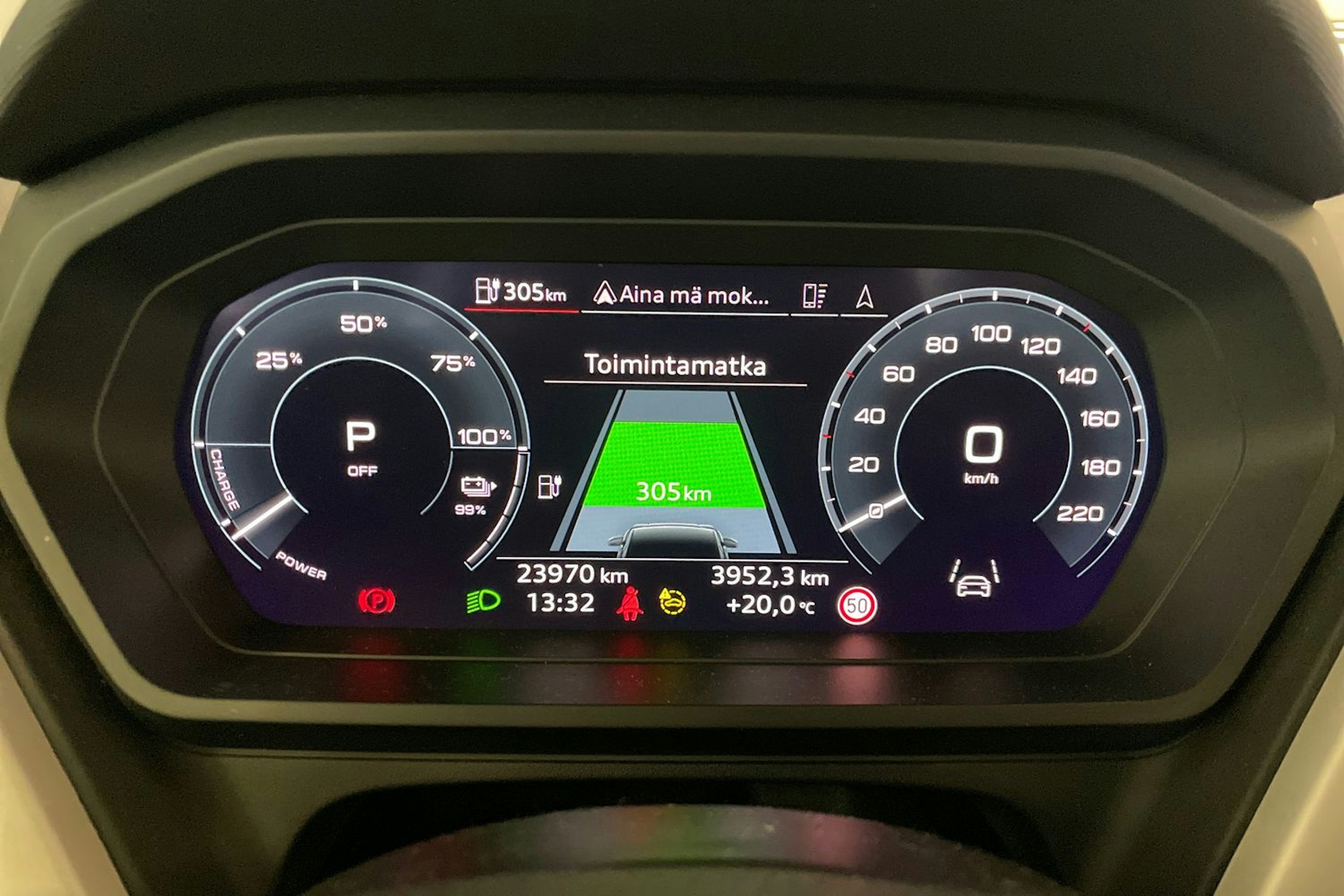 Musta Audi Q4 e-tron 2024 kuva 21.