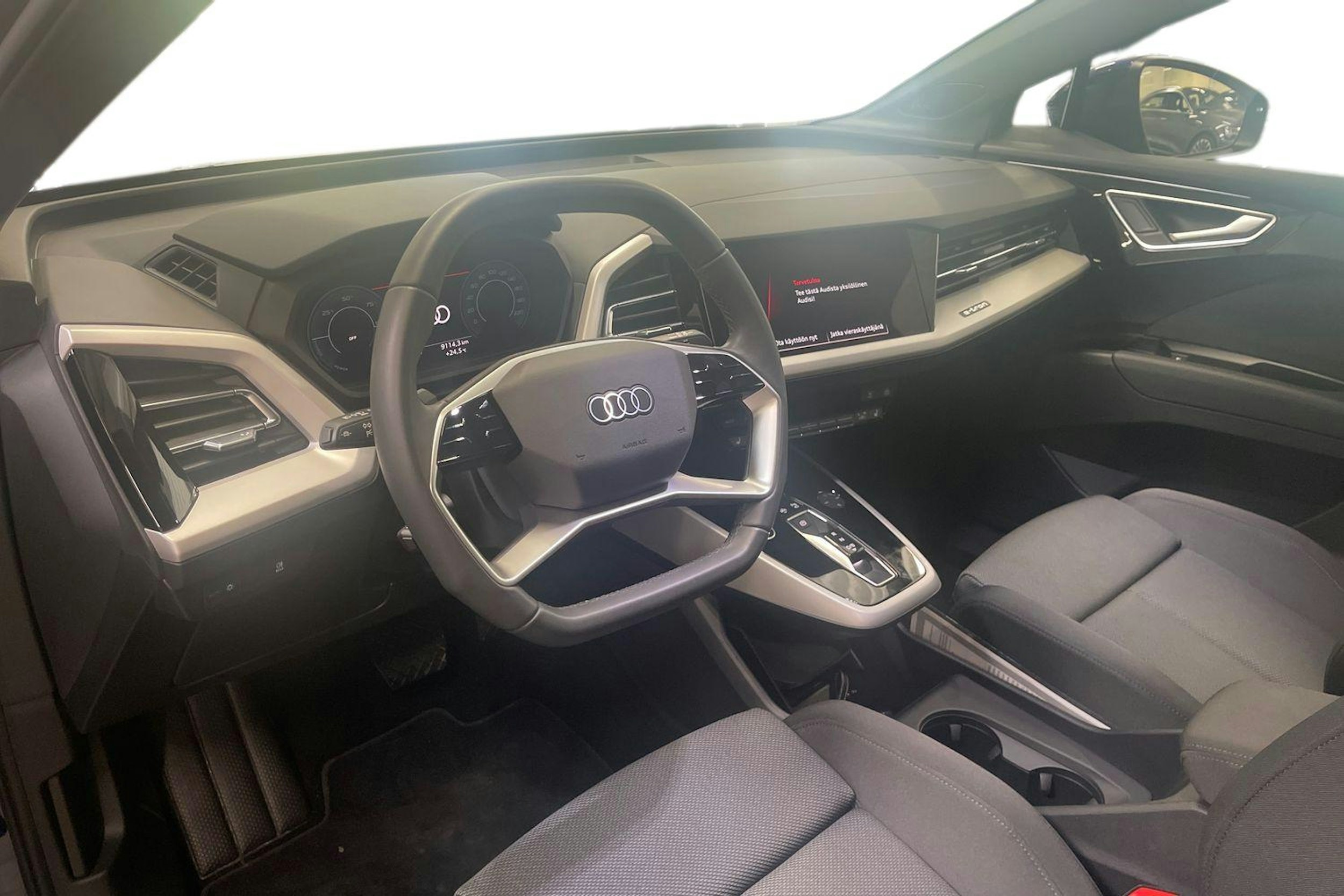 met. sininen Audi Q4 e-tron 2024 kuva 7.
