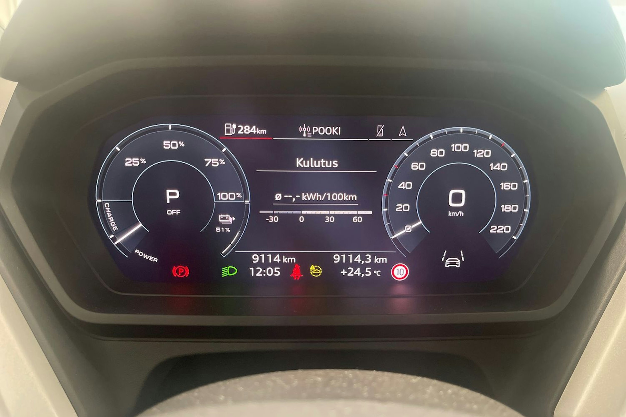 met. sininen Audi Q4 e-tron 2024 kuva 18.