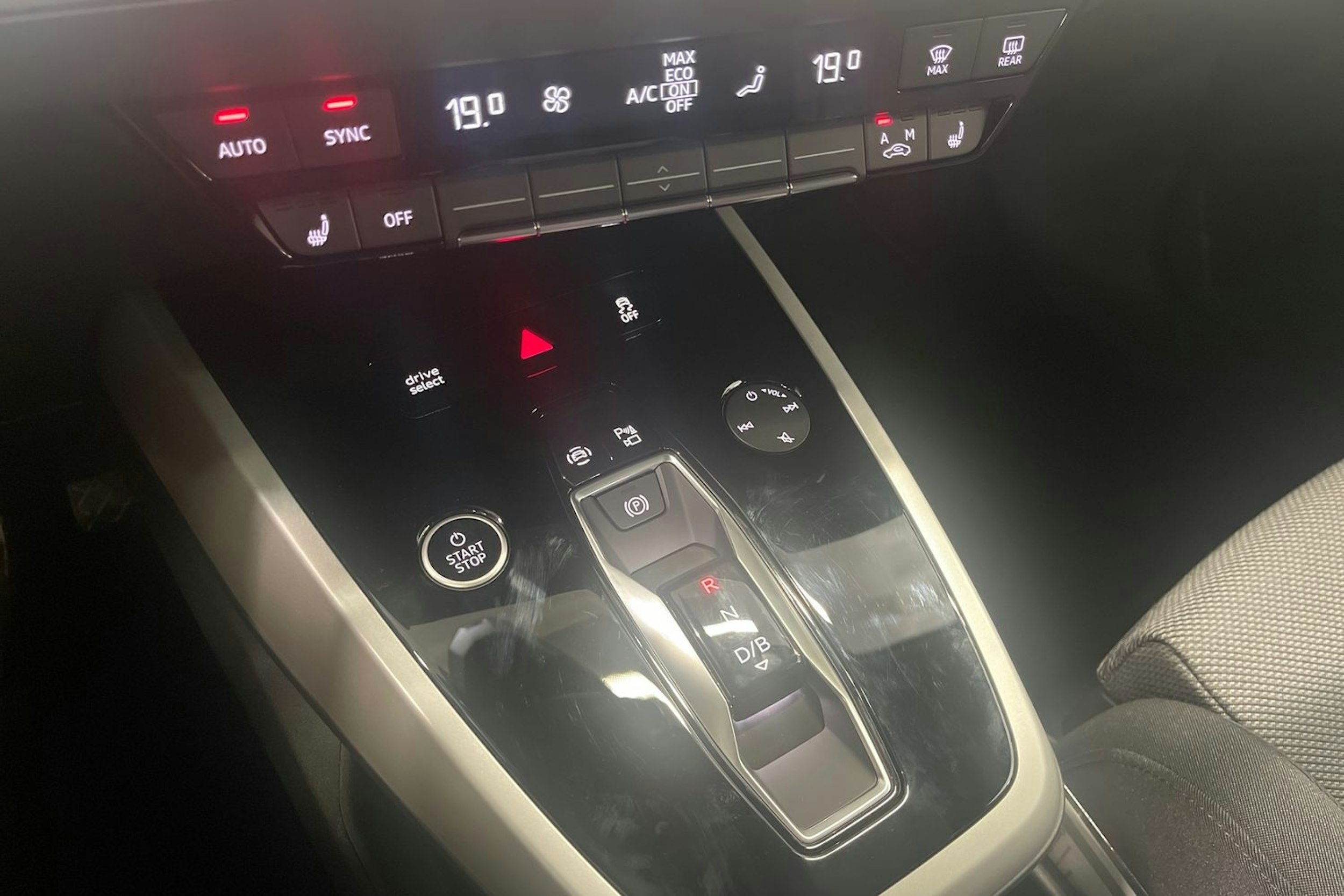 met. sininen Audi Q4 e-tron 2024 kuva 20.