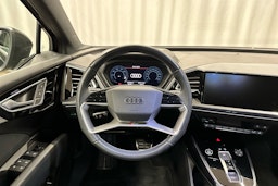 musta Audi Q4 e-tron 2024 kuva 8.