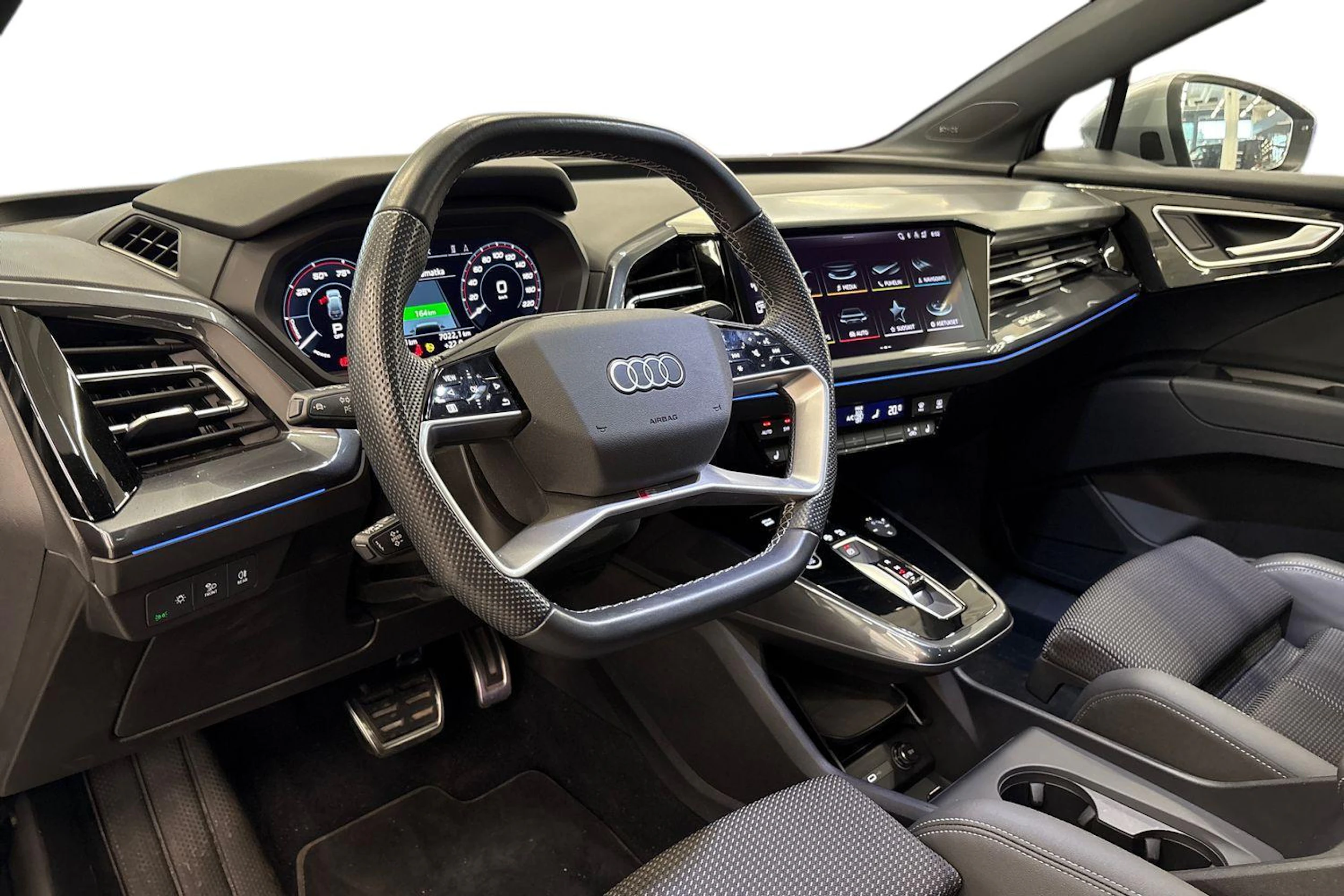 harmaa Audi Q4 e-tron 2024 kuva 6.