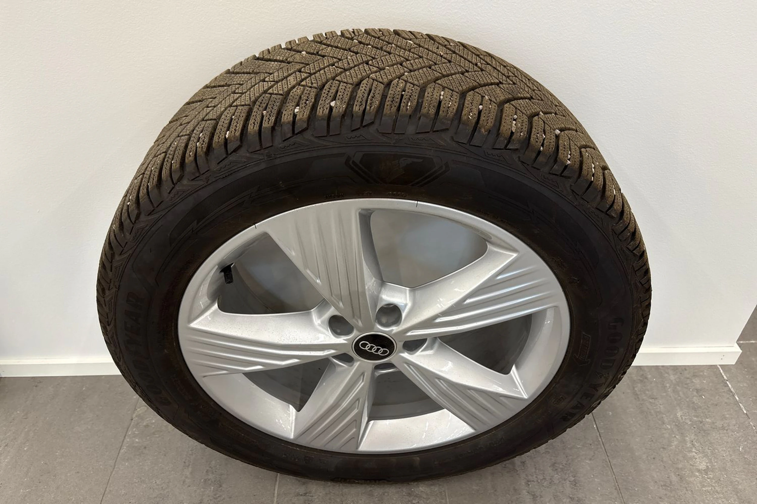 harmaa Audi Q4 e-tron 2024 kuva 10.