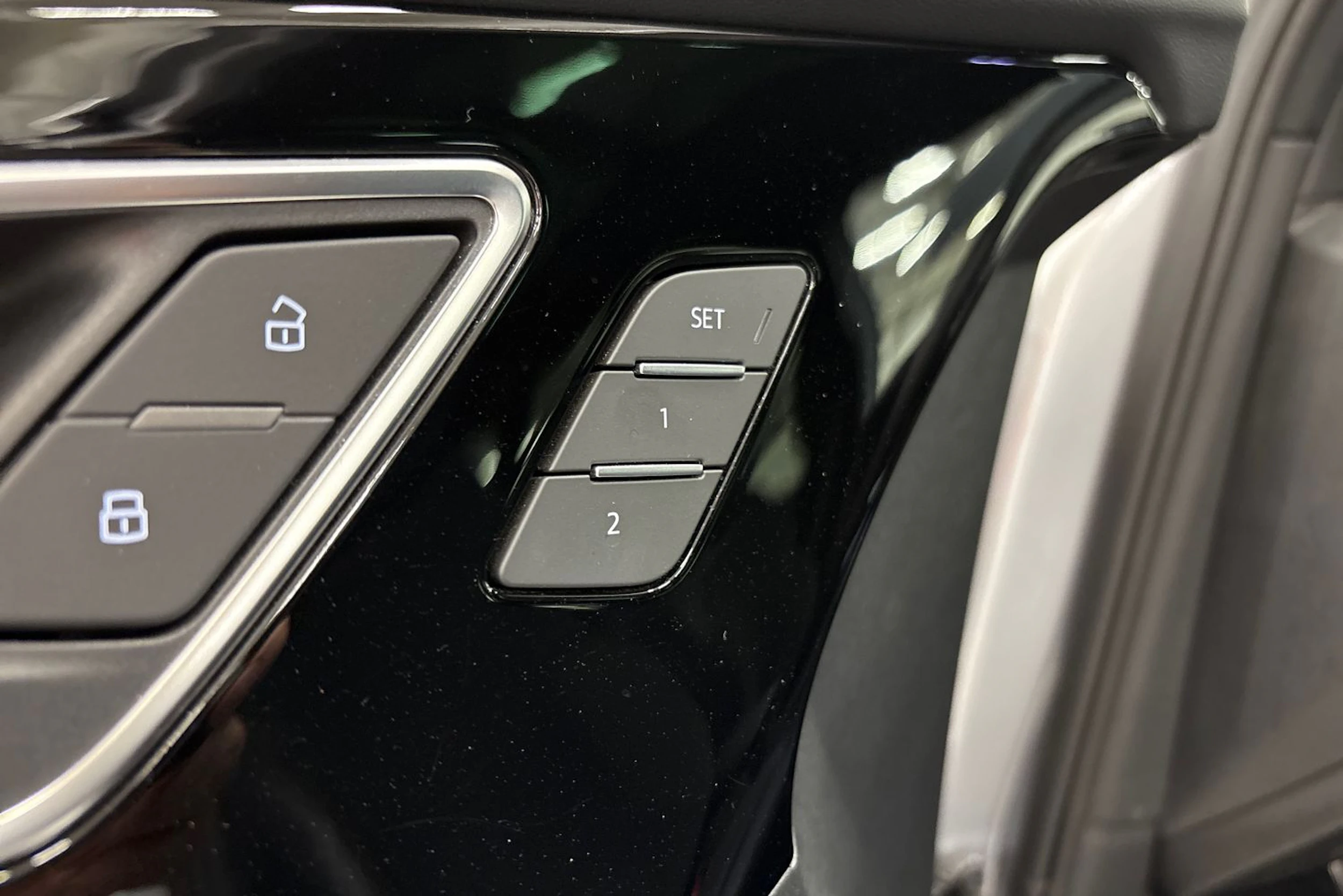 harmaa Audi Q4 e-tron 2024 kuva 16.