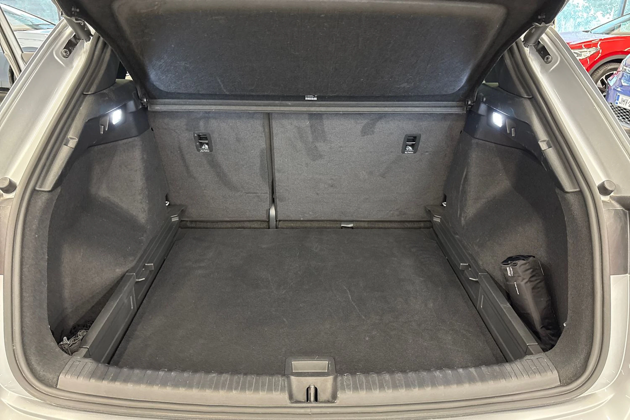 harmaa Audi Q4 e-tron 2024 kuva 17.
