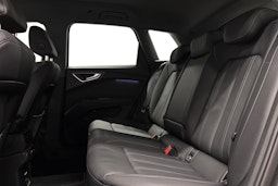 musta Audi Q4 e-tron 2024 kuva 8.