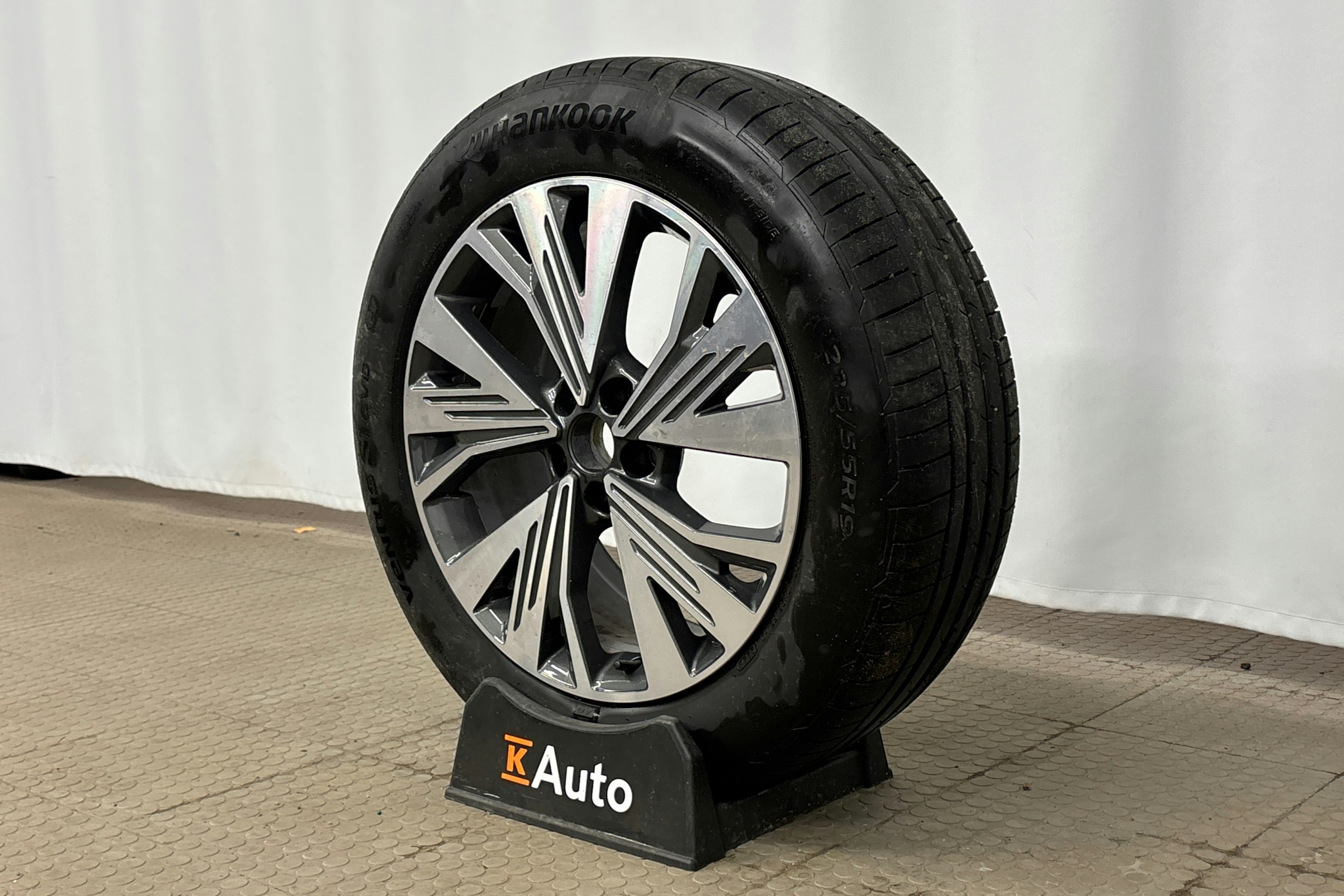 musta Audi Q4 e-tron 2024 kuva 10.