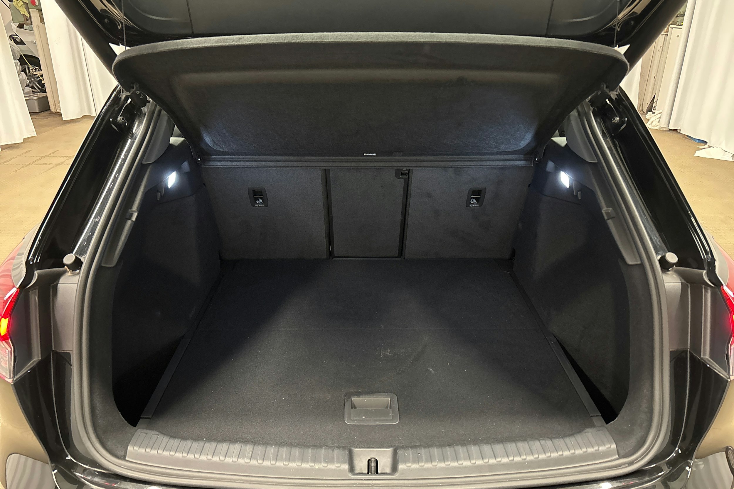 musta Audi Q4 e-tron 2024 kuva 11.