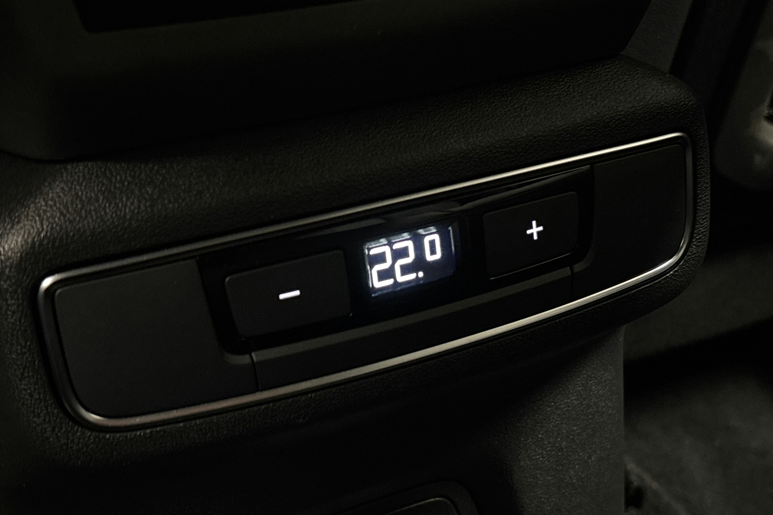 musta Audi Q4 e-tron 2024 kuva 13.