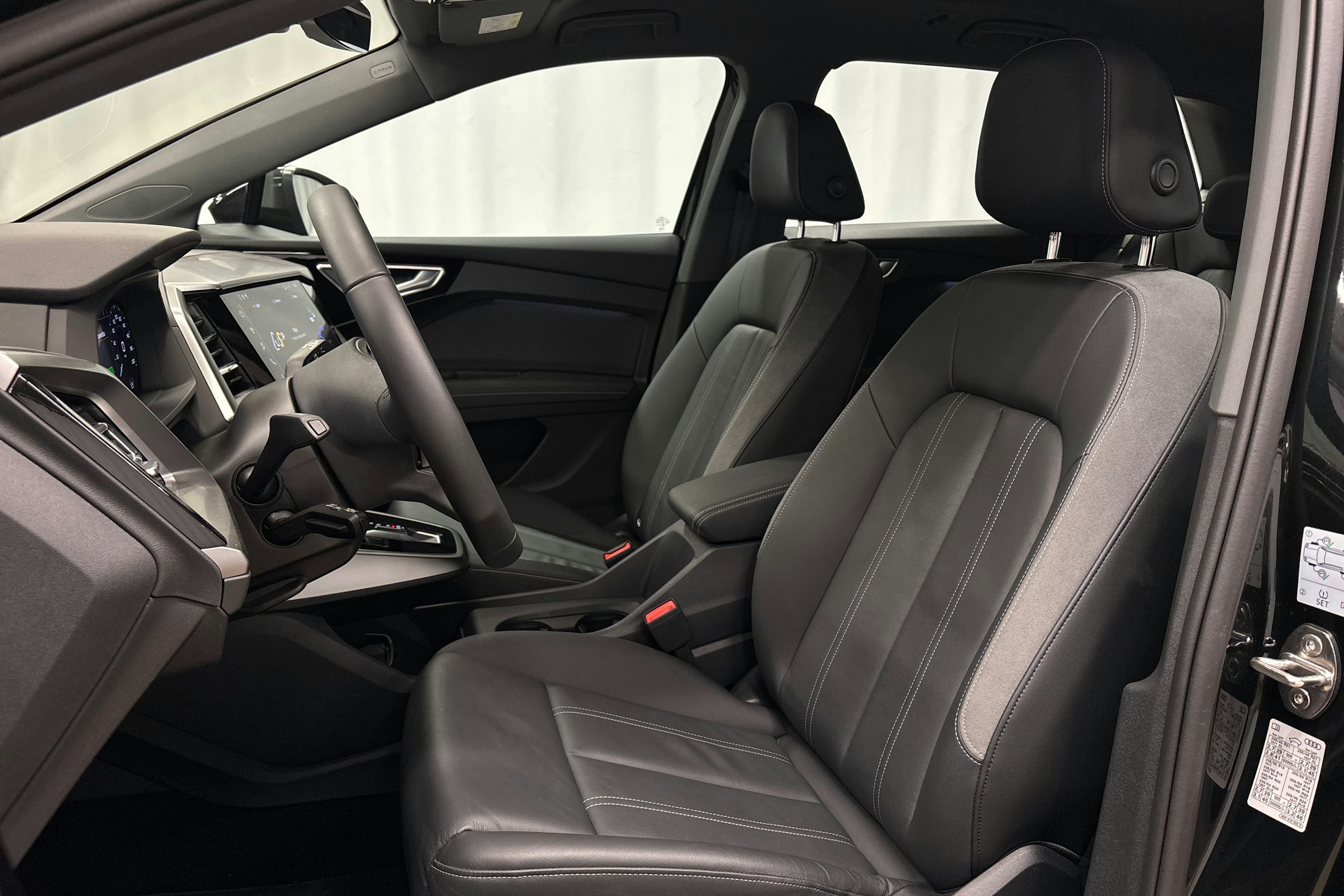 musta Audi Q4 e-tron 2024 kuva 14.