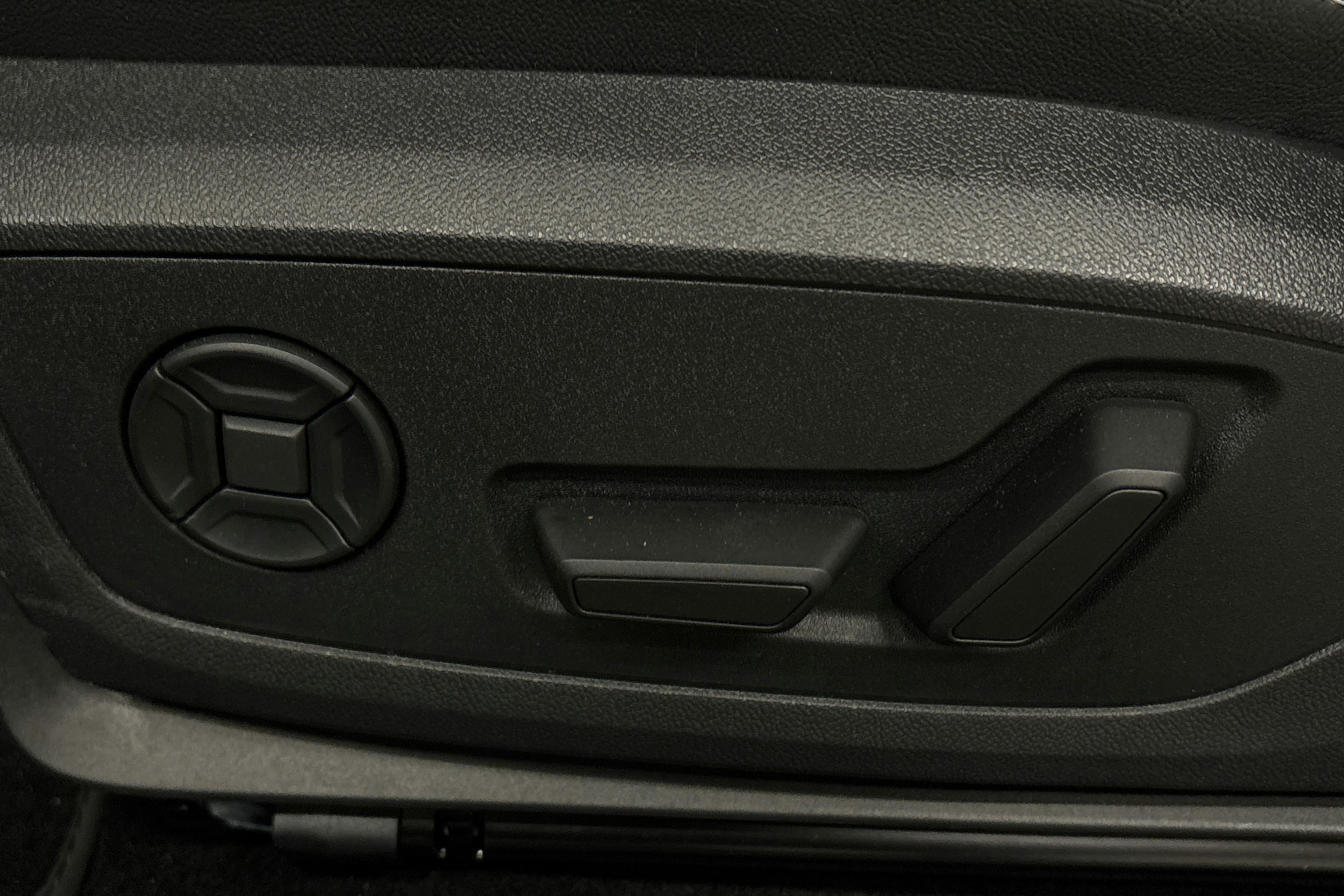 musta Audi Q4 e-tron 2024 kuva 15.