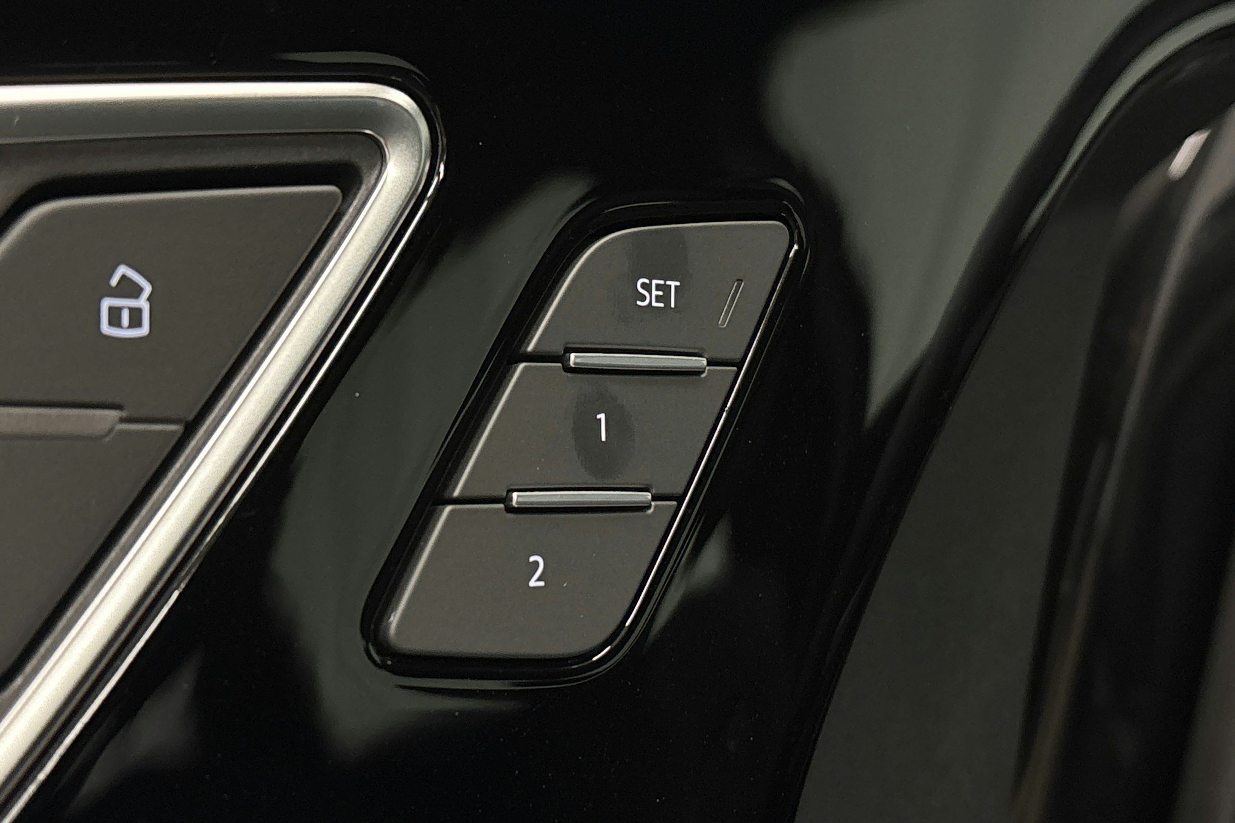 musta Audi Q4 e-tron 2024 kuva 16.