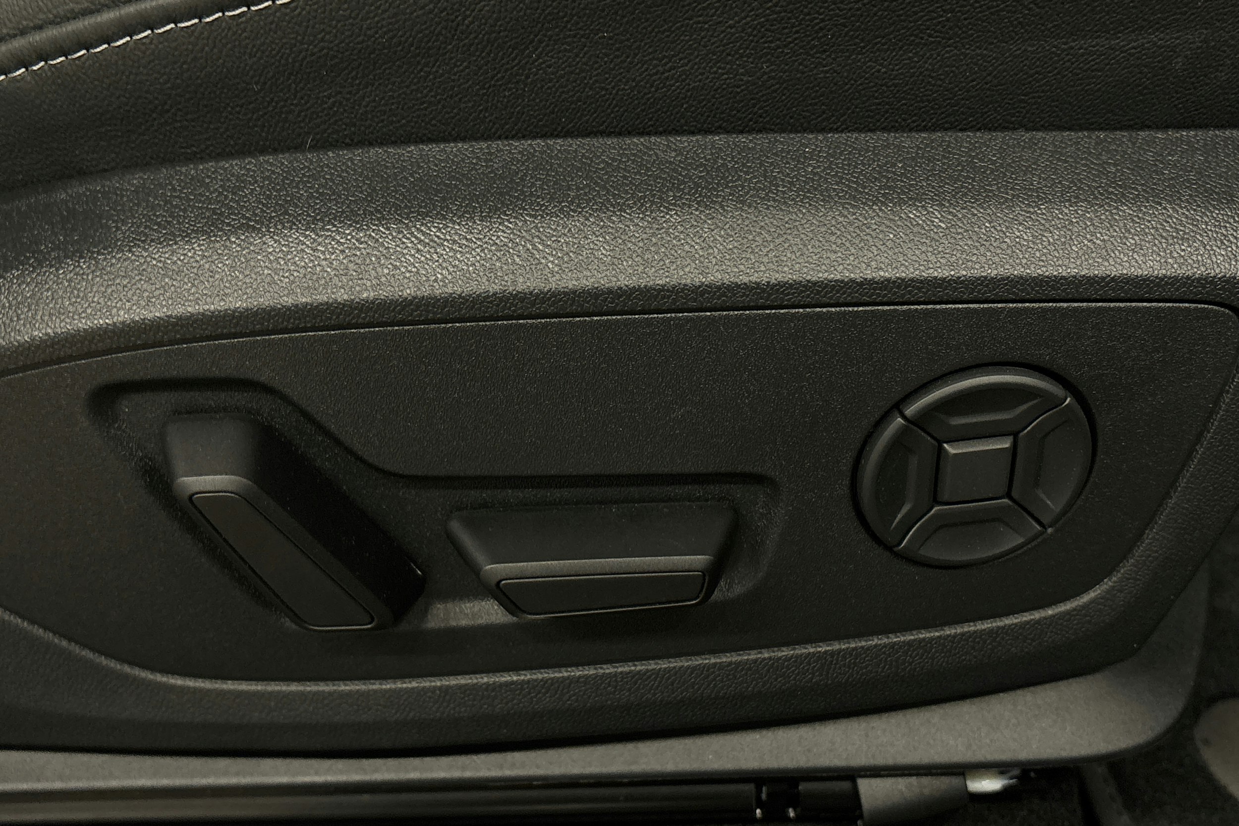 musta Audi Q4 e-tron 2024 kuva 17.