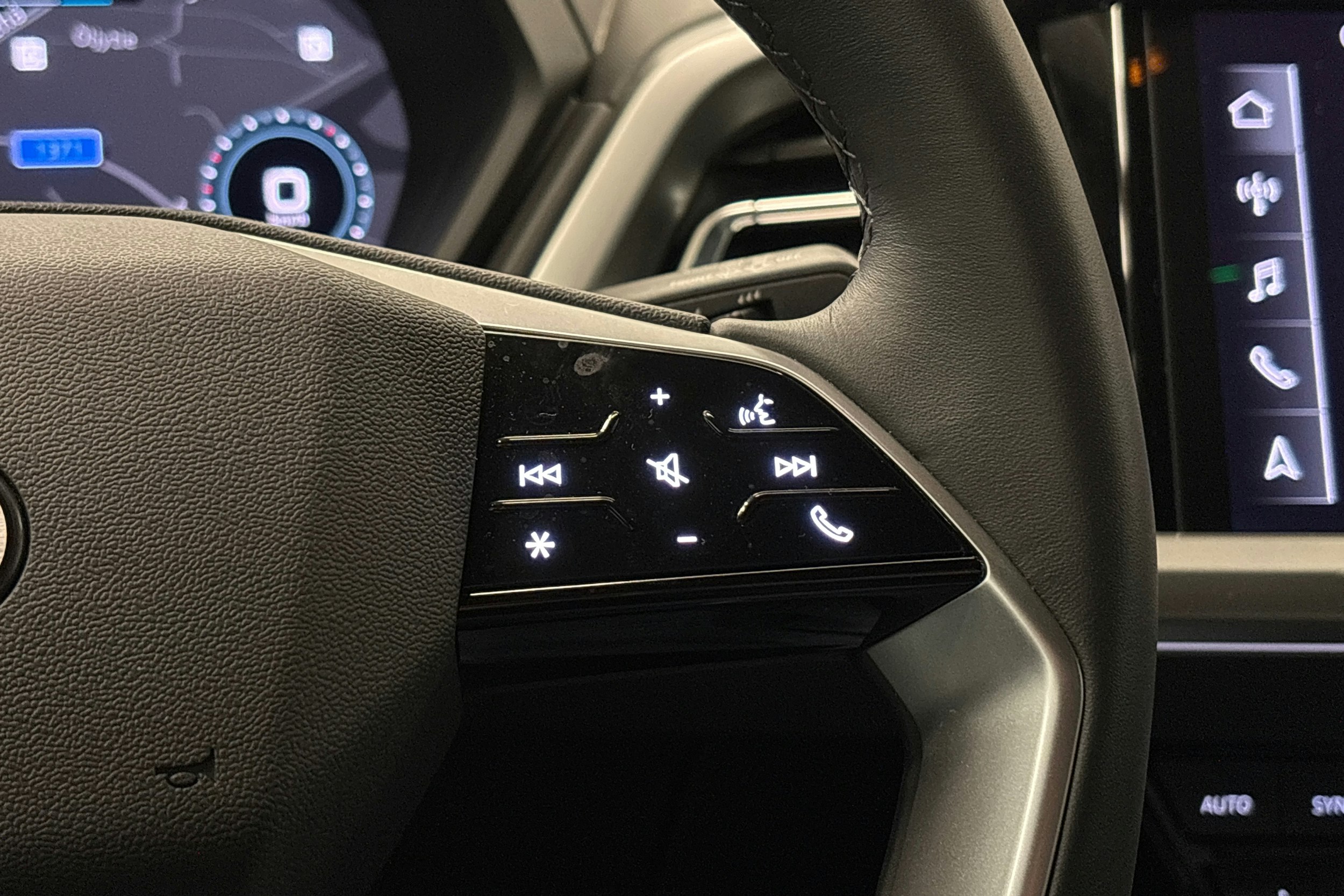 musta Audi Q4 e-tron 2024 kuva 20.