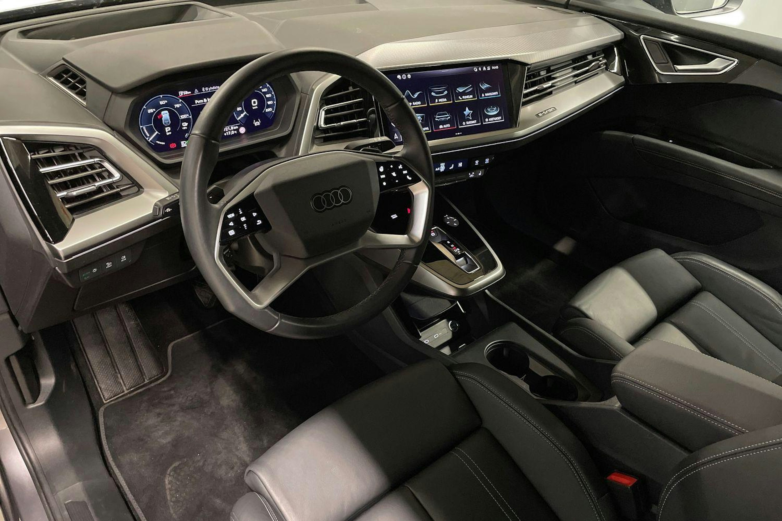 harmaa Audi Q4 e-tron 2024 kuva 6.