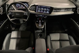 harmaa Audi Q4 e-tron 2024 kuva 7.