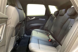 harmaa Audi Q4 e-tron 2024 kuva 8.