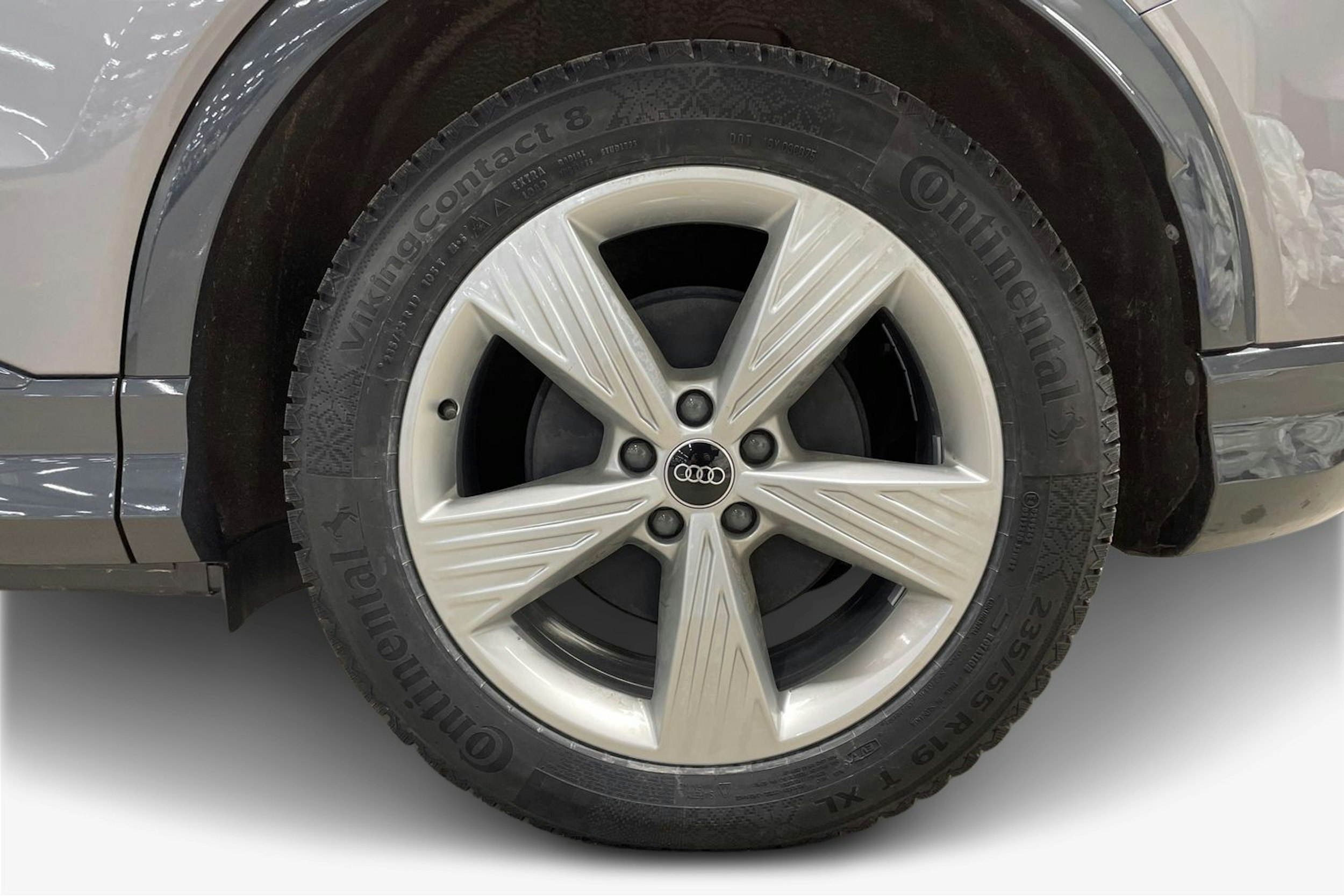 harmaa Audi Q4 e-tron 2024 kuva 9.