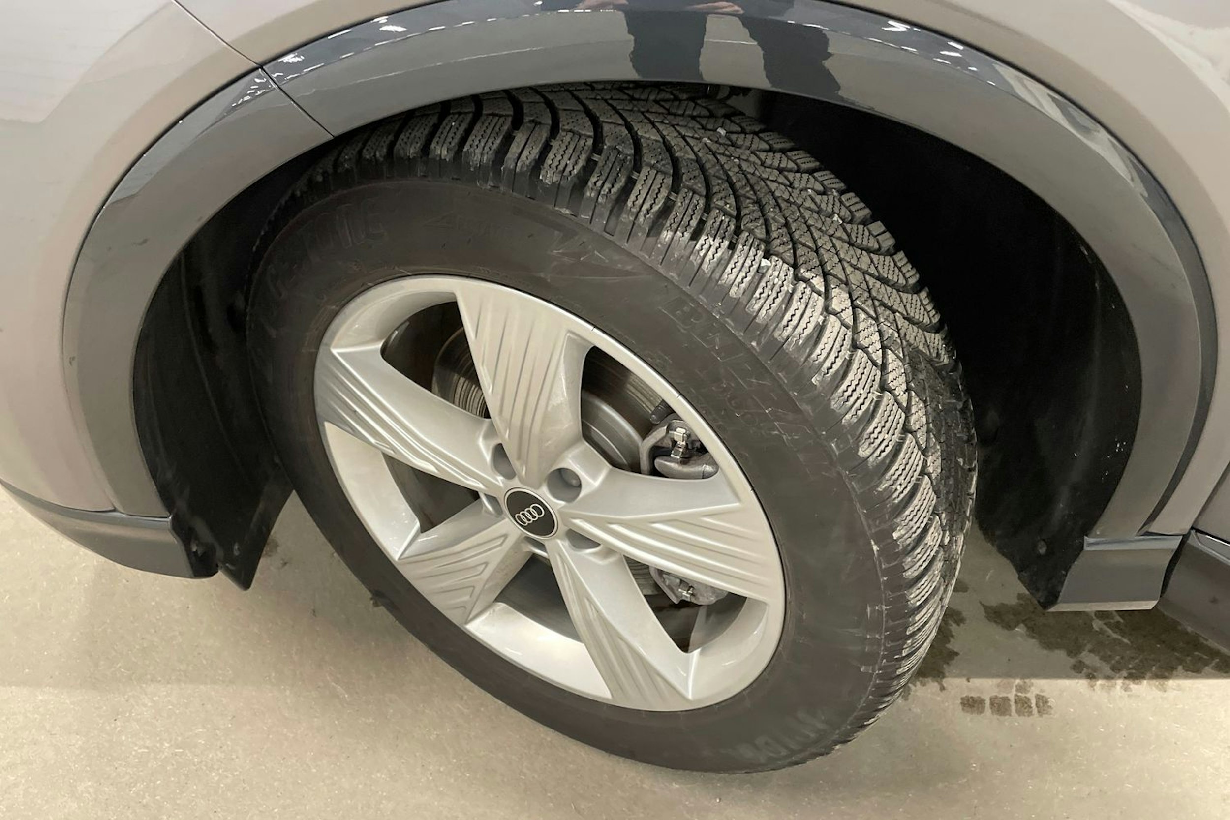 harmaa Audi Q4 e-tron 2024 kuva 10.