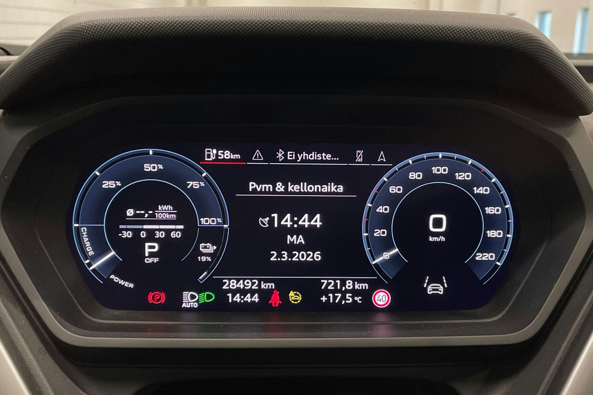 harmaa Audi Q4 e-tron 2024 kuva 14.