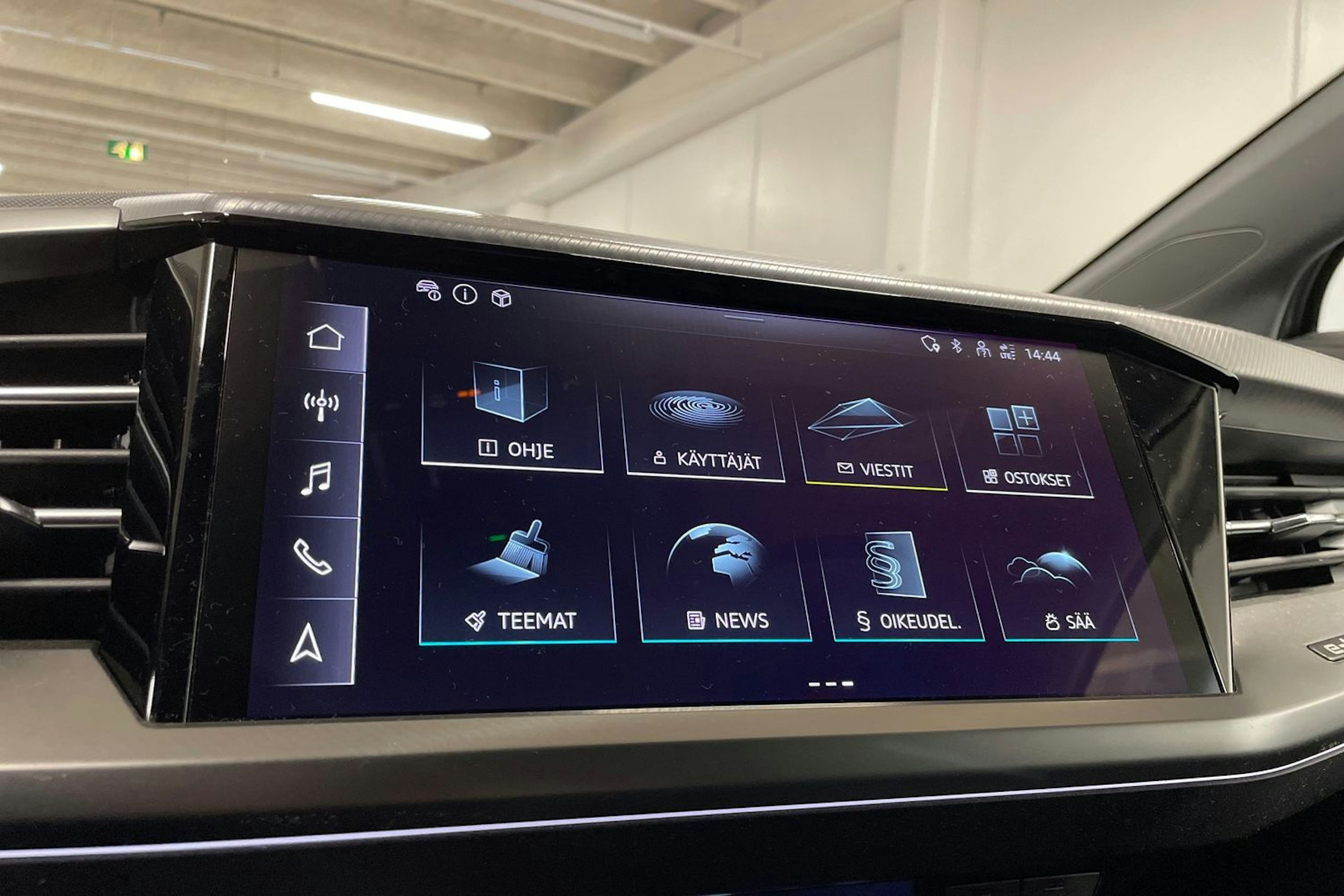 harmaa Audi Q4 e-tron 2024 kuva 16.