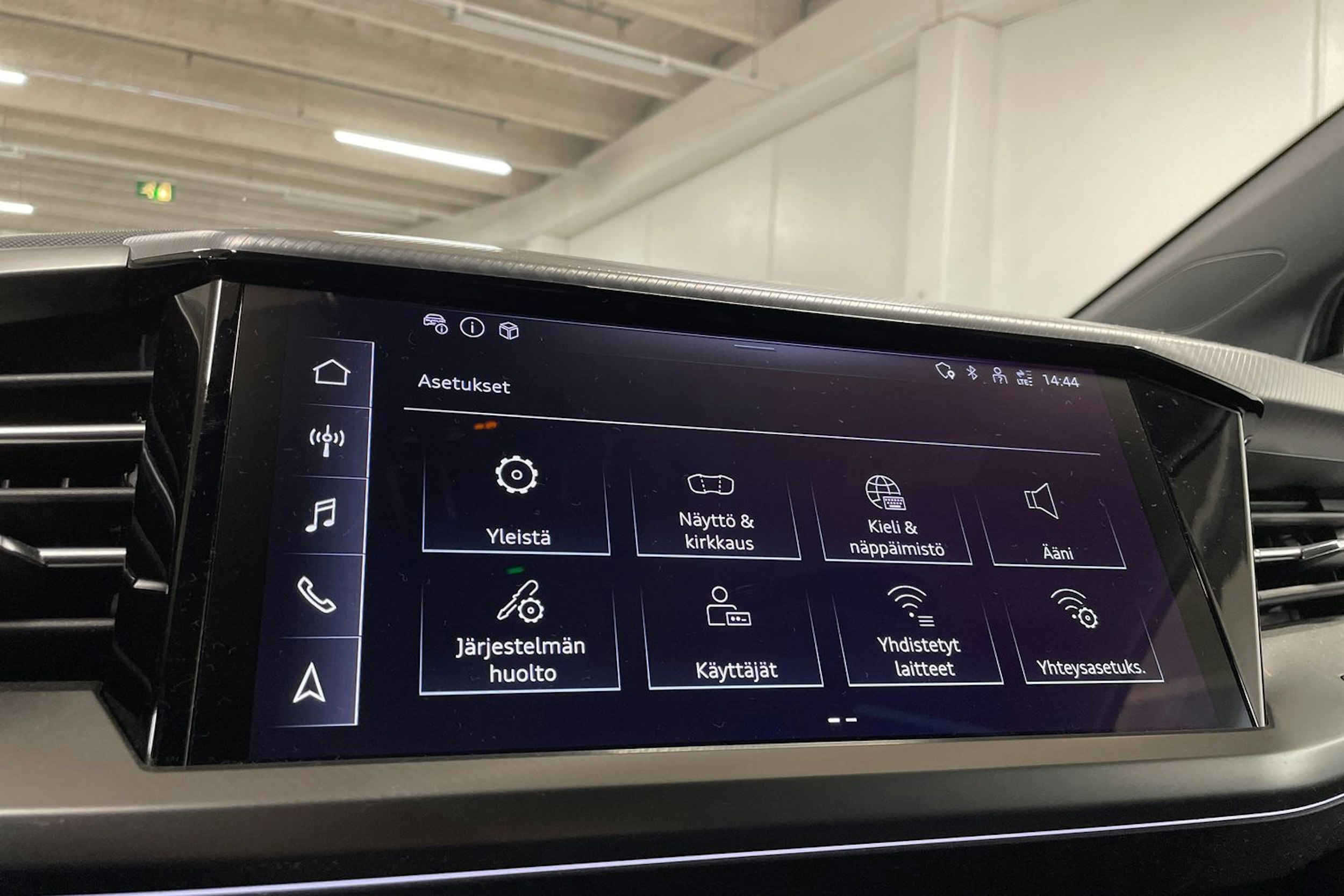 harmaa Audi Q4 e-tron 2024 kuva 17.