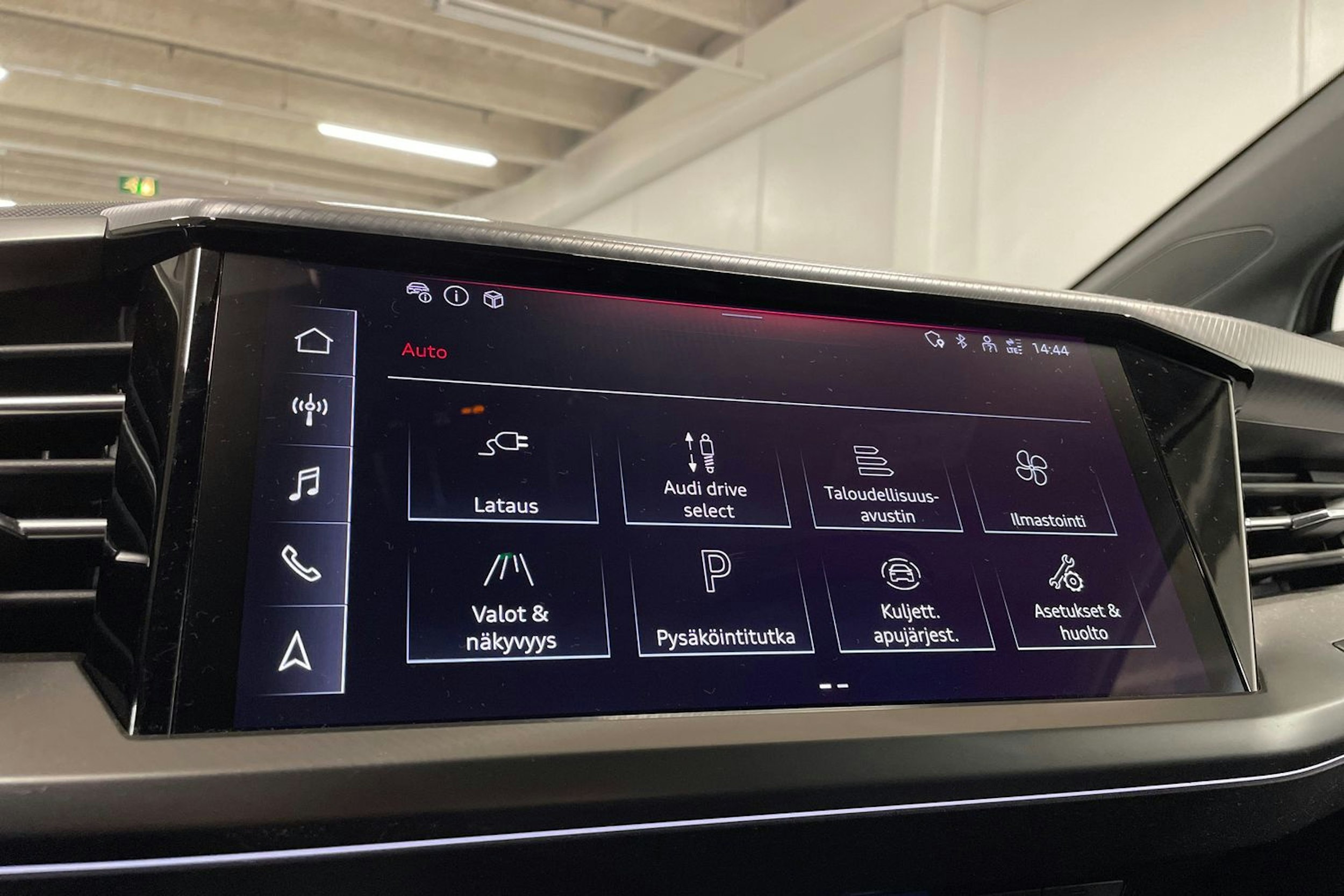 harmaa Audi Q4 e-tron 2024 kuva 19.