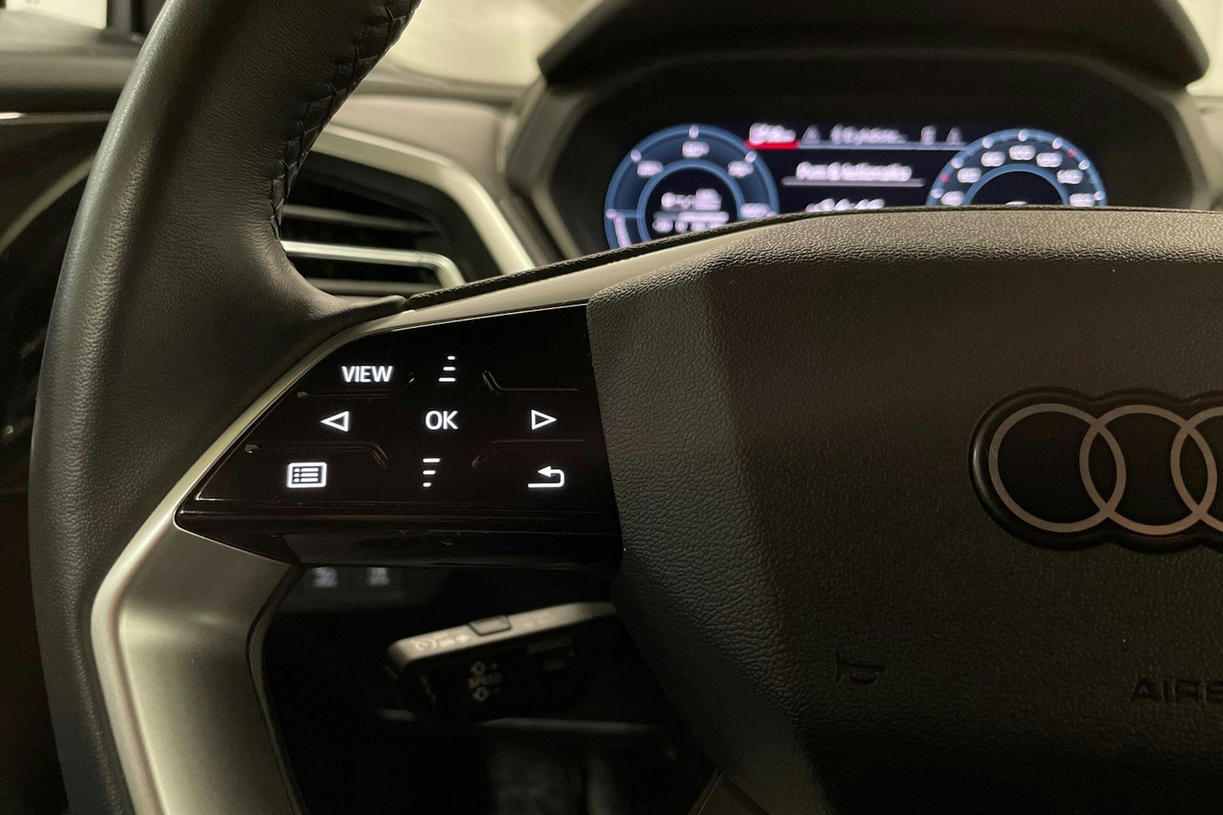 harmaa Audi Q4 e-tron 2024 kuva 24.