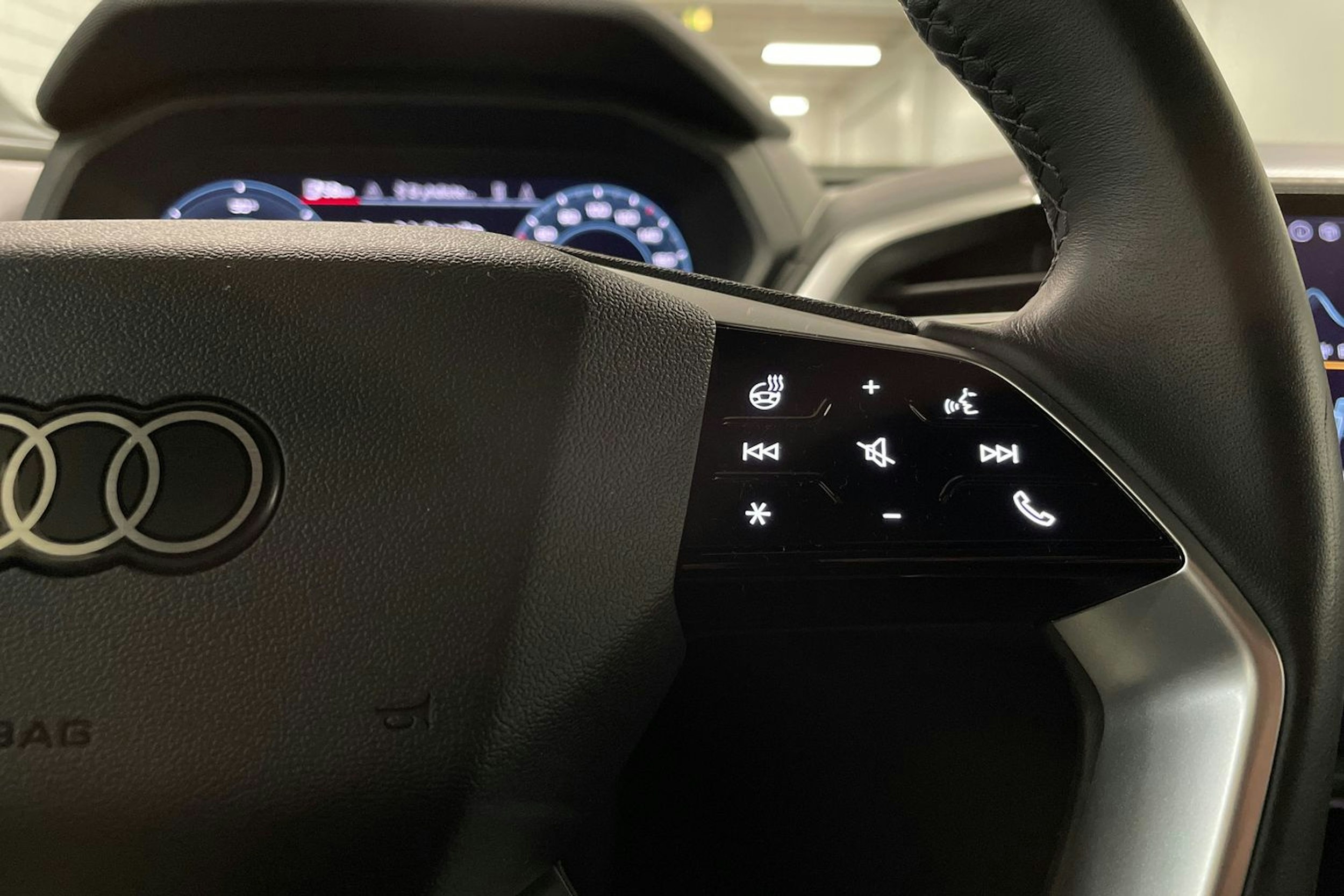 harmaa Audi Q4 e-tron 2024 kuva 25.