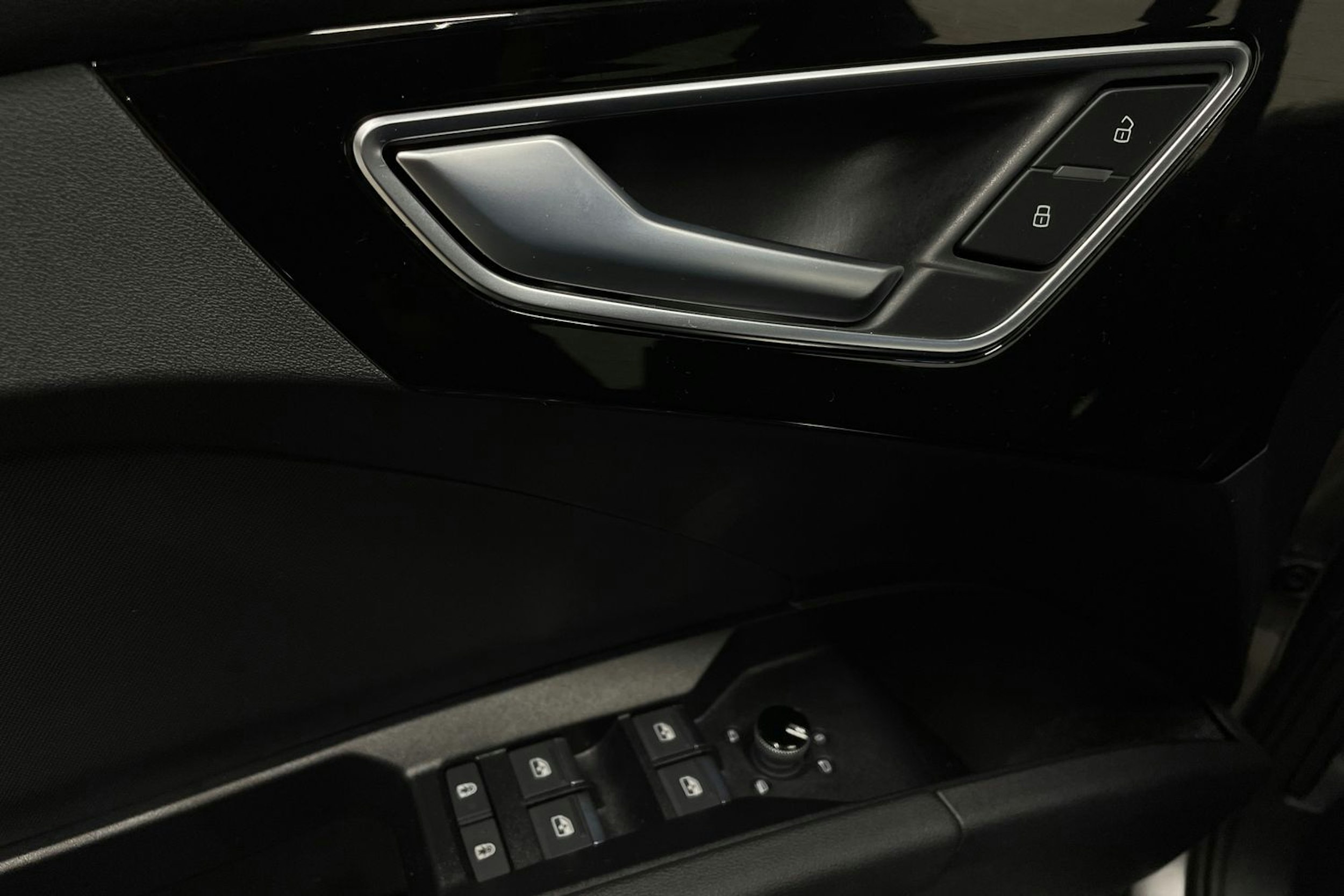 harmaa Audi Q4 e-tron 2024 kuva 27.