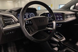 harmaa Audi Q4 e-tron 2024 kuva 28.