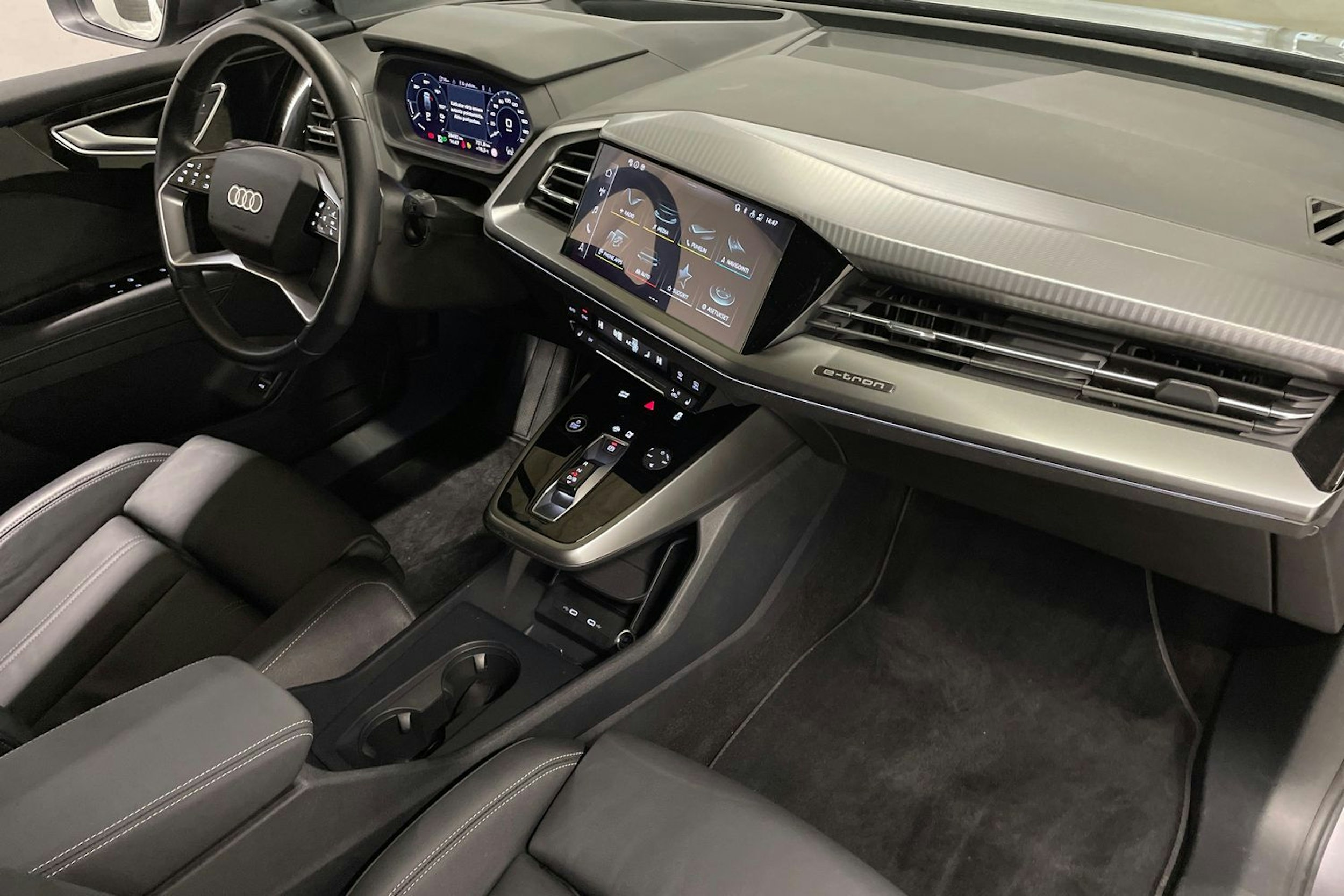 harmaa Audi Q4 e-tron 2024 kuva 30.