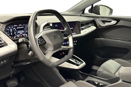 musta Audi Q4 e-tron 2024 kuva 7.