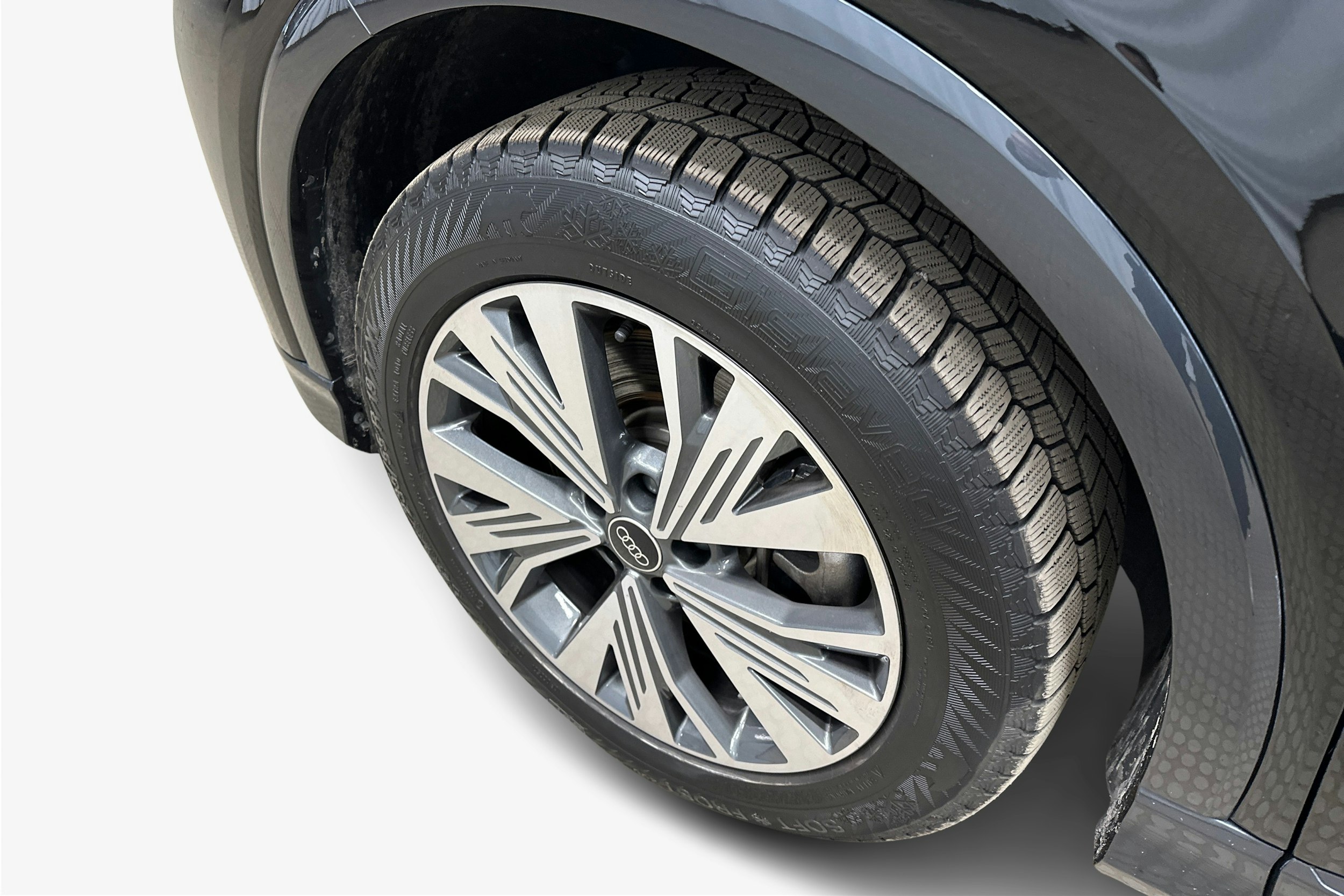 musta Audi Q4 e-tron 2024 kuva 11.